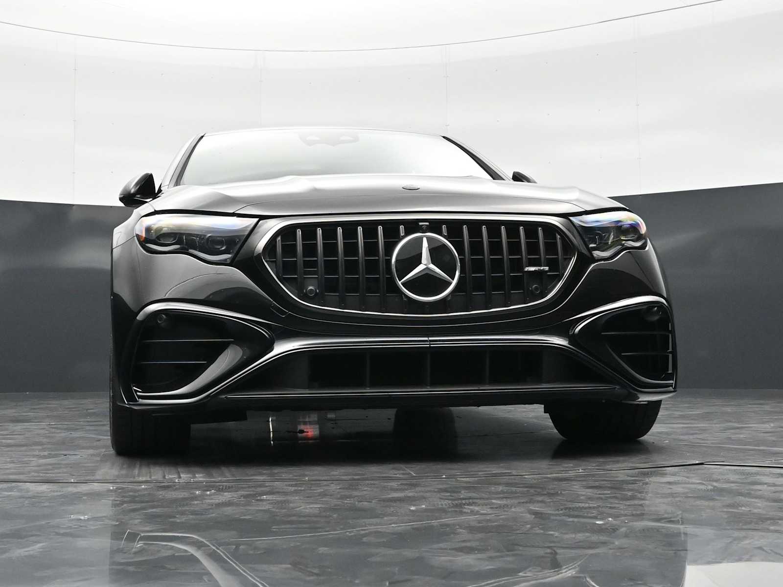 Thumbnail: 2025 Mercedes-Benz E-Class - 45