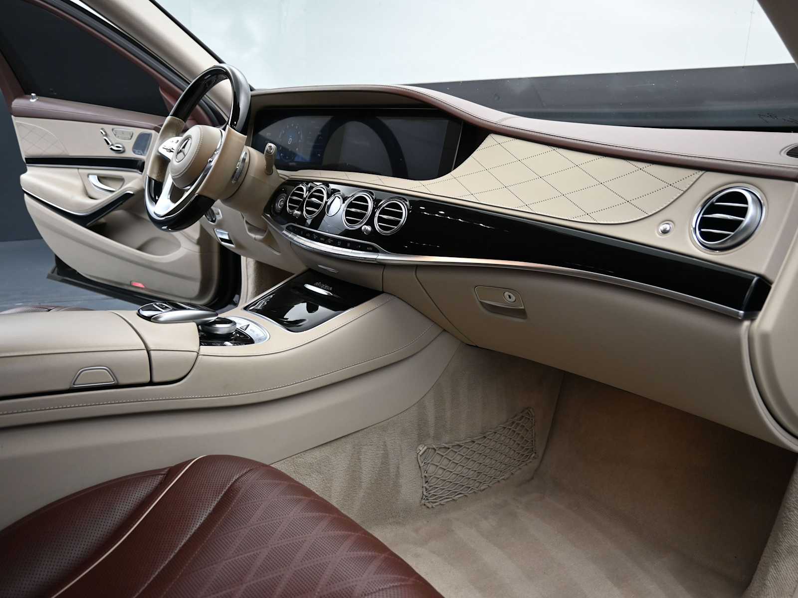 Thumbnail: 2018 Mercedes-Benz S-Class - 28
