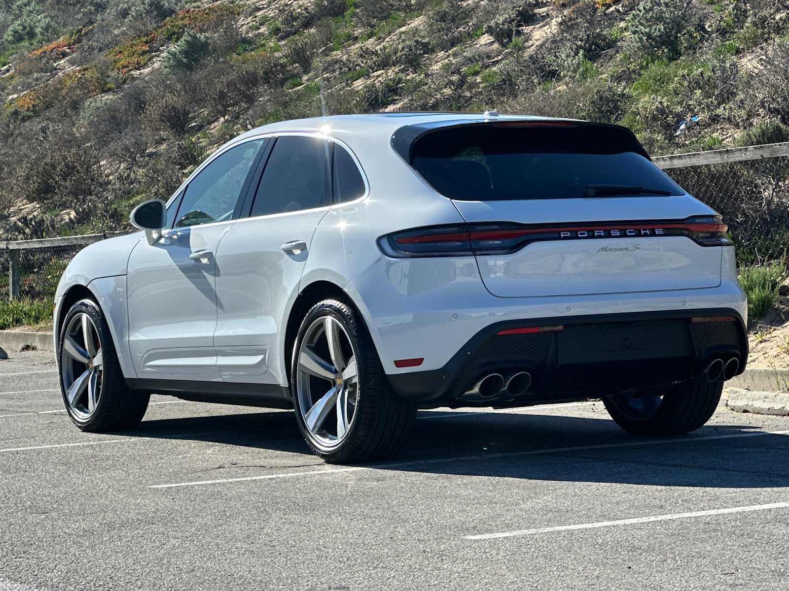 Thumbnail: 2026 Porsche Macan - 3