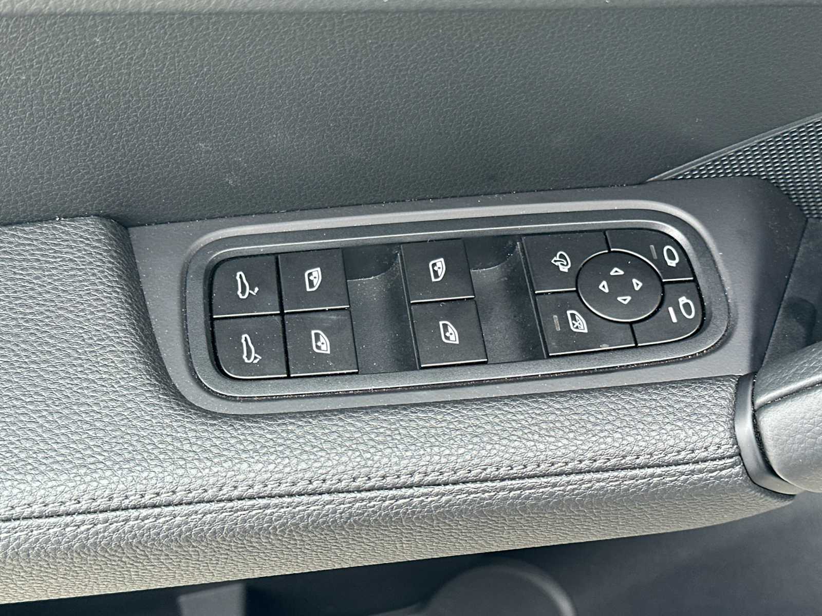 Thumbnail: 2025 Porsche Cayenne - 13