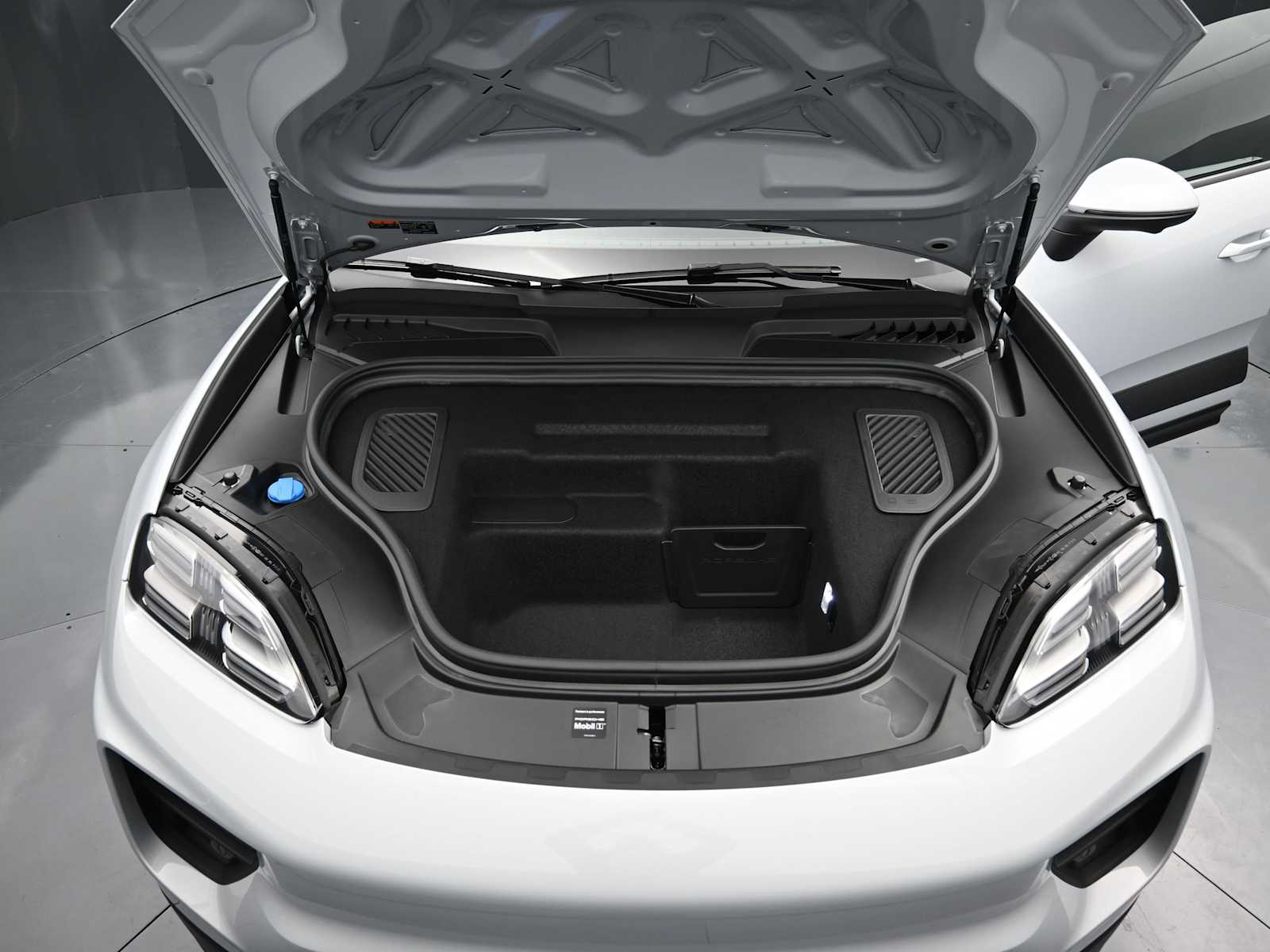 Thumbnail: 2026 Porsche Macan - 27