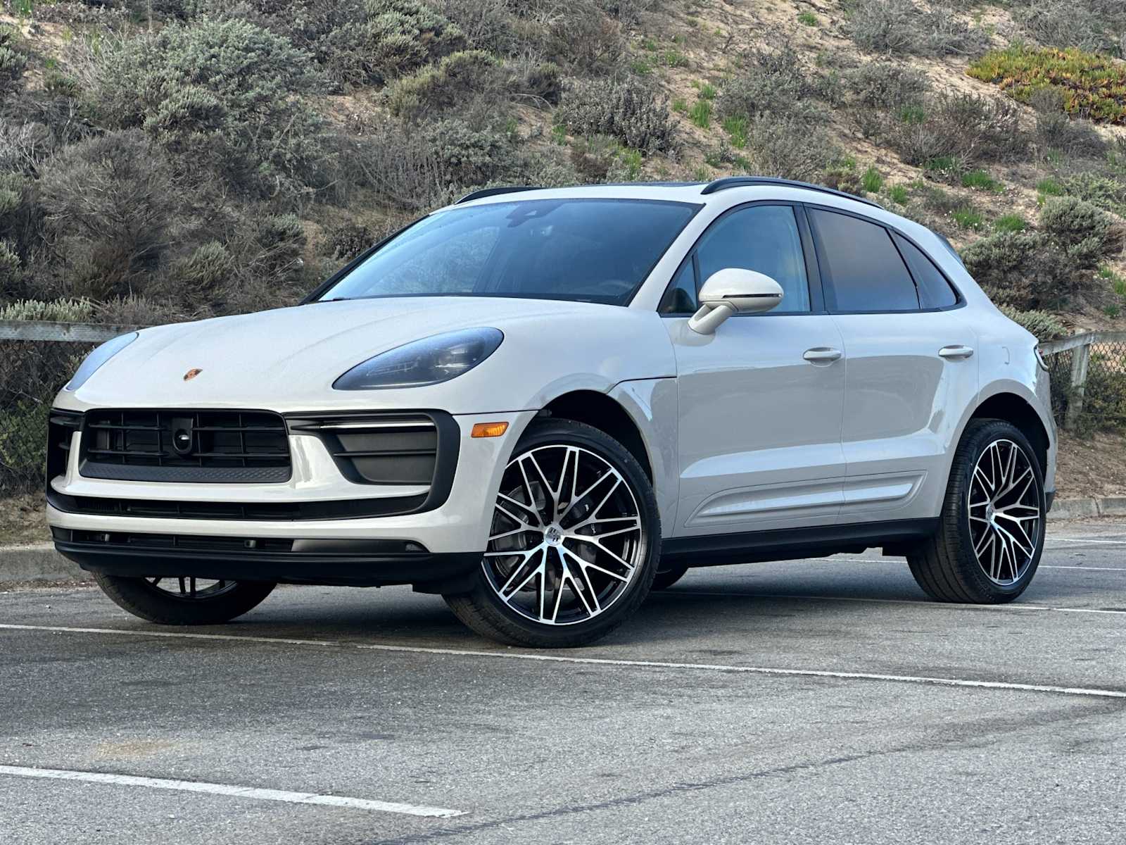 Thumbnail: 2026 Porsche Macan - 1