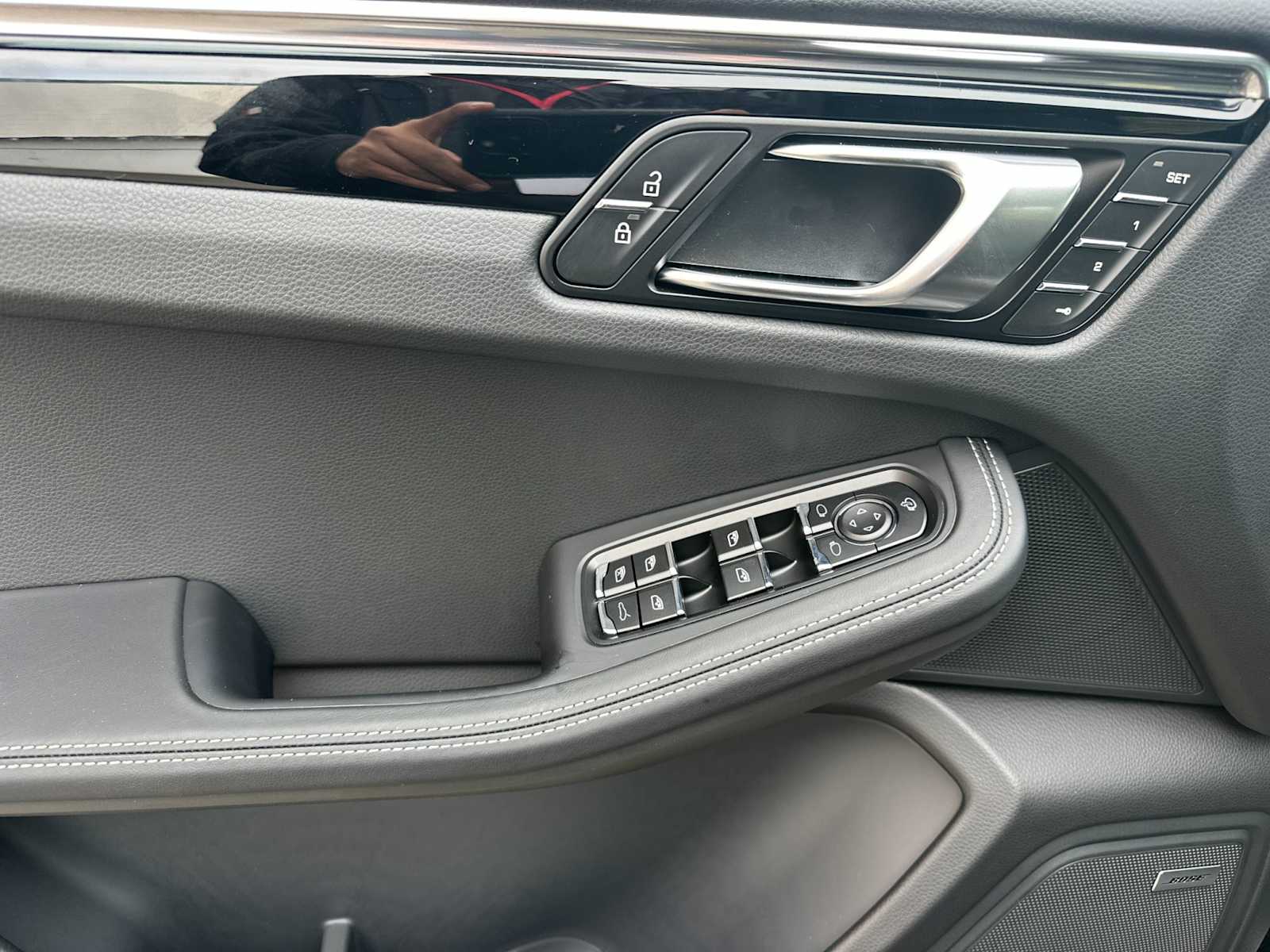 Thumbnail: 2026 Porsche Macan - 12