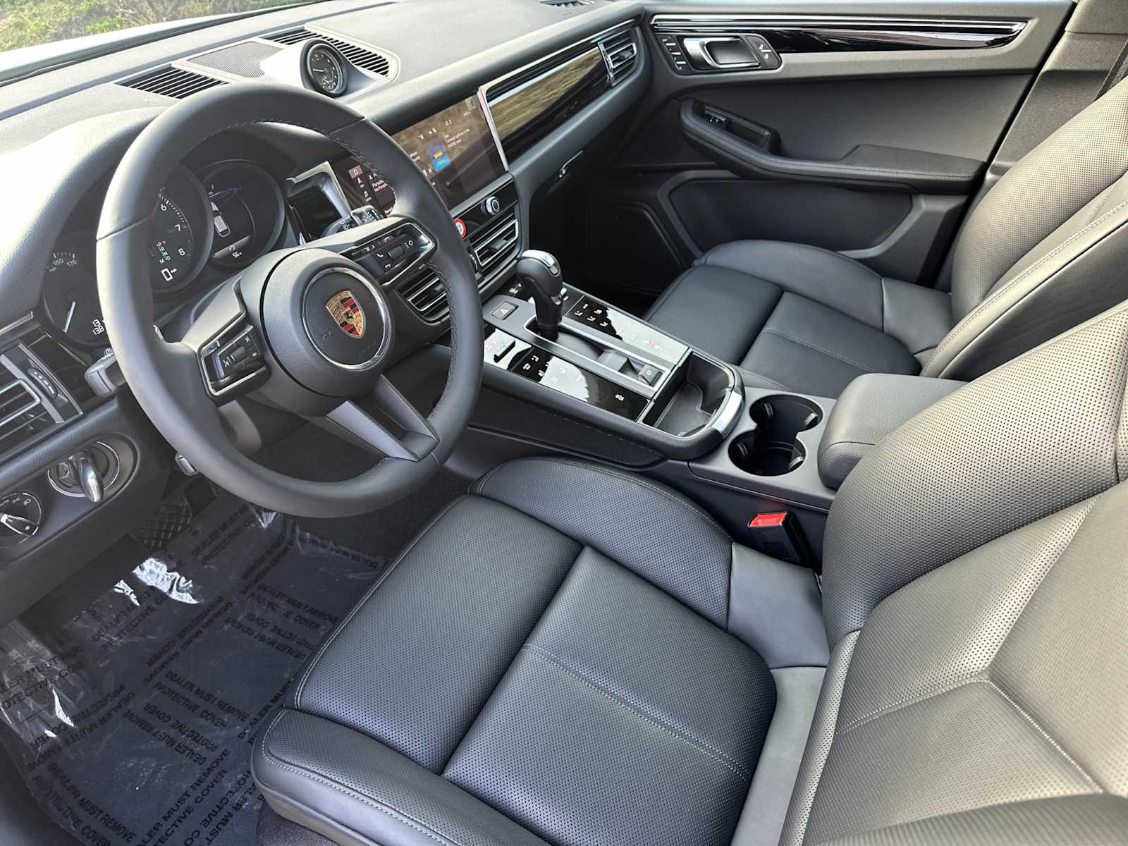 Thumbnail: 2026 Porsche Macan - 4