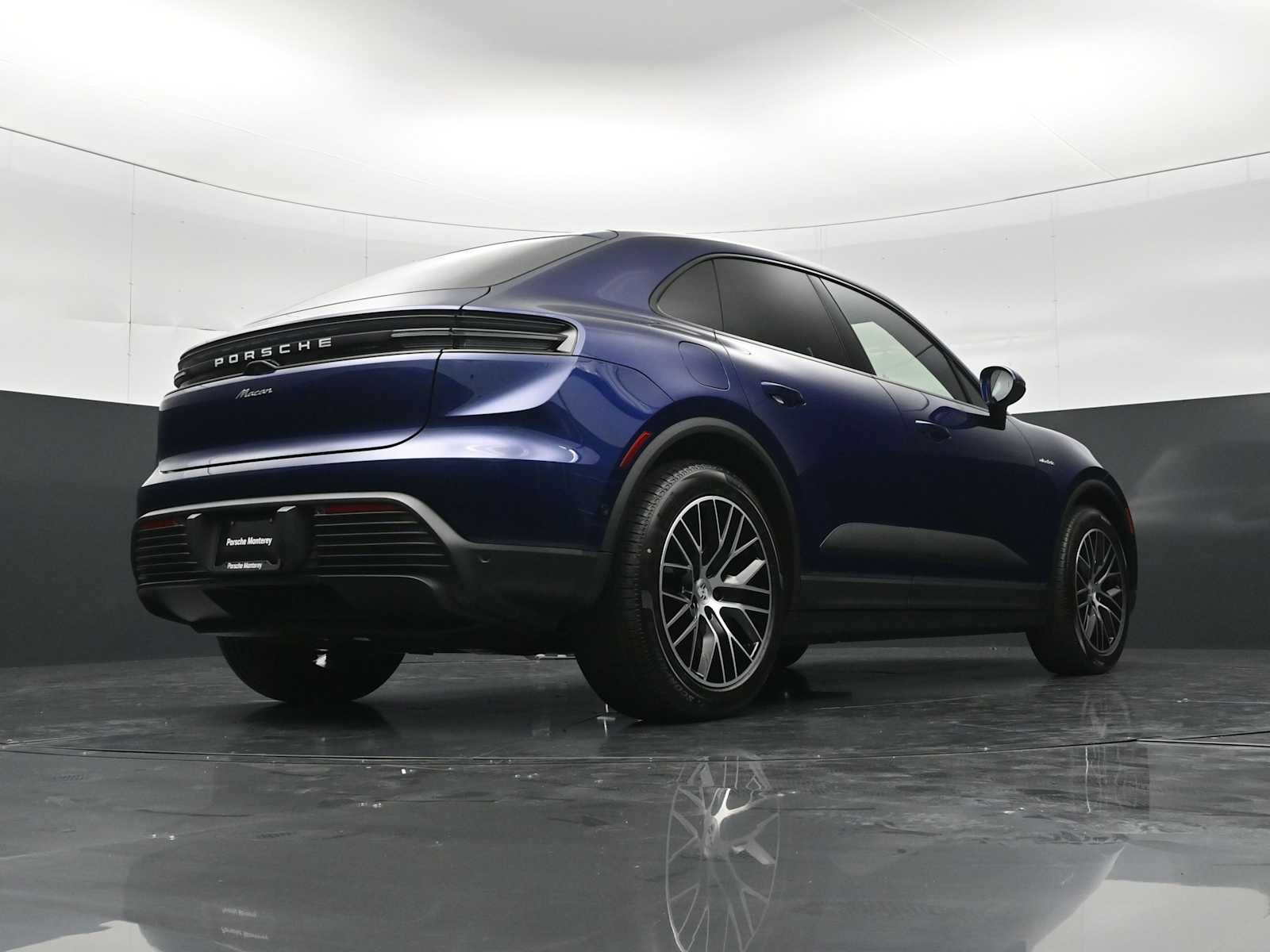 Thumbnail: 2026 Porsche Macan - 40