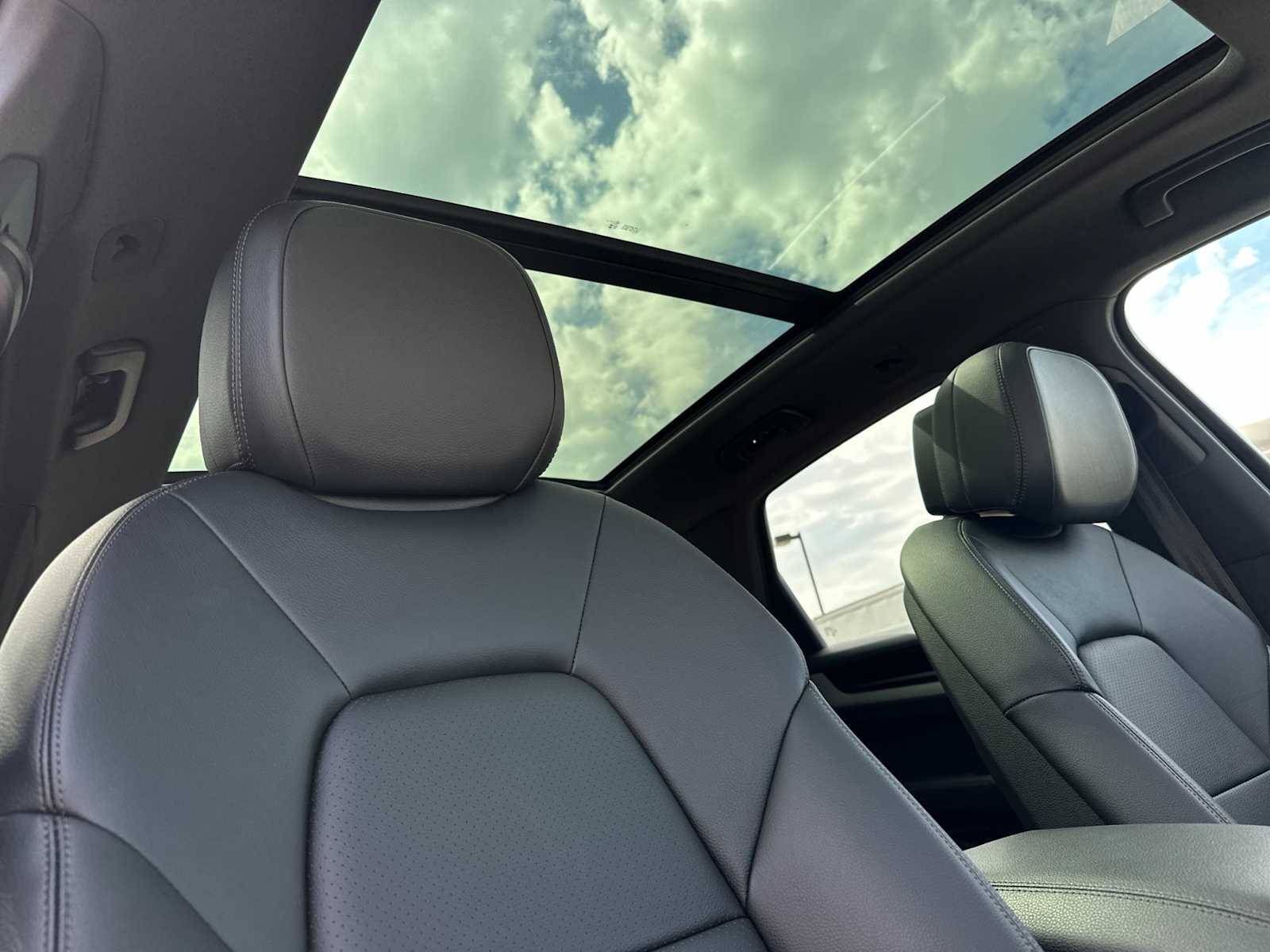 Thumbnail: 2025 Porsche Cayenne - 17