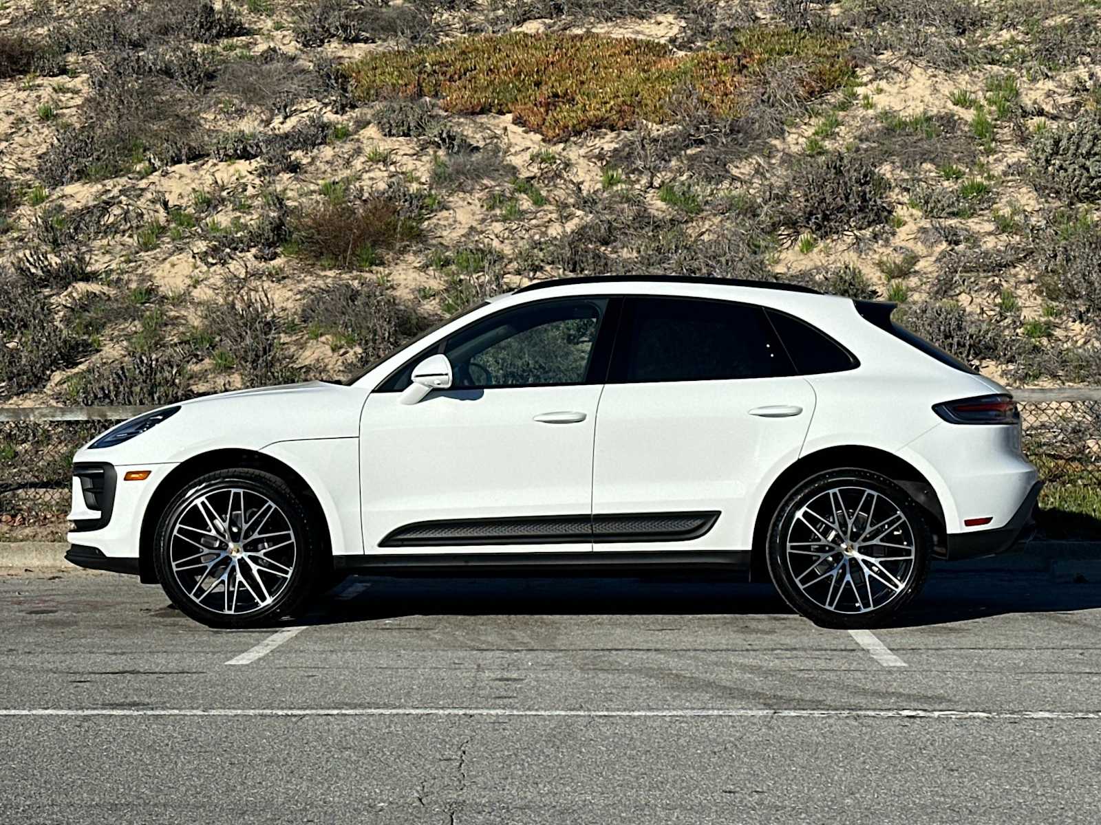 Thumbnail: 2026 Porsche Macan - 2