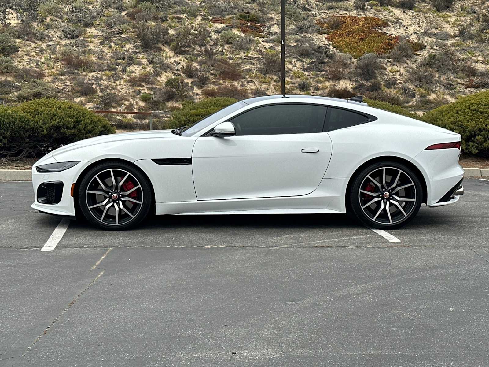 2023 Jaguar F-TYPE R photo 2