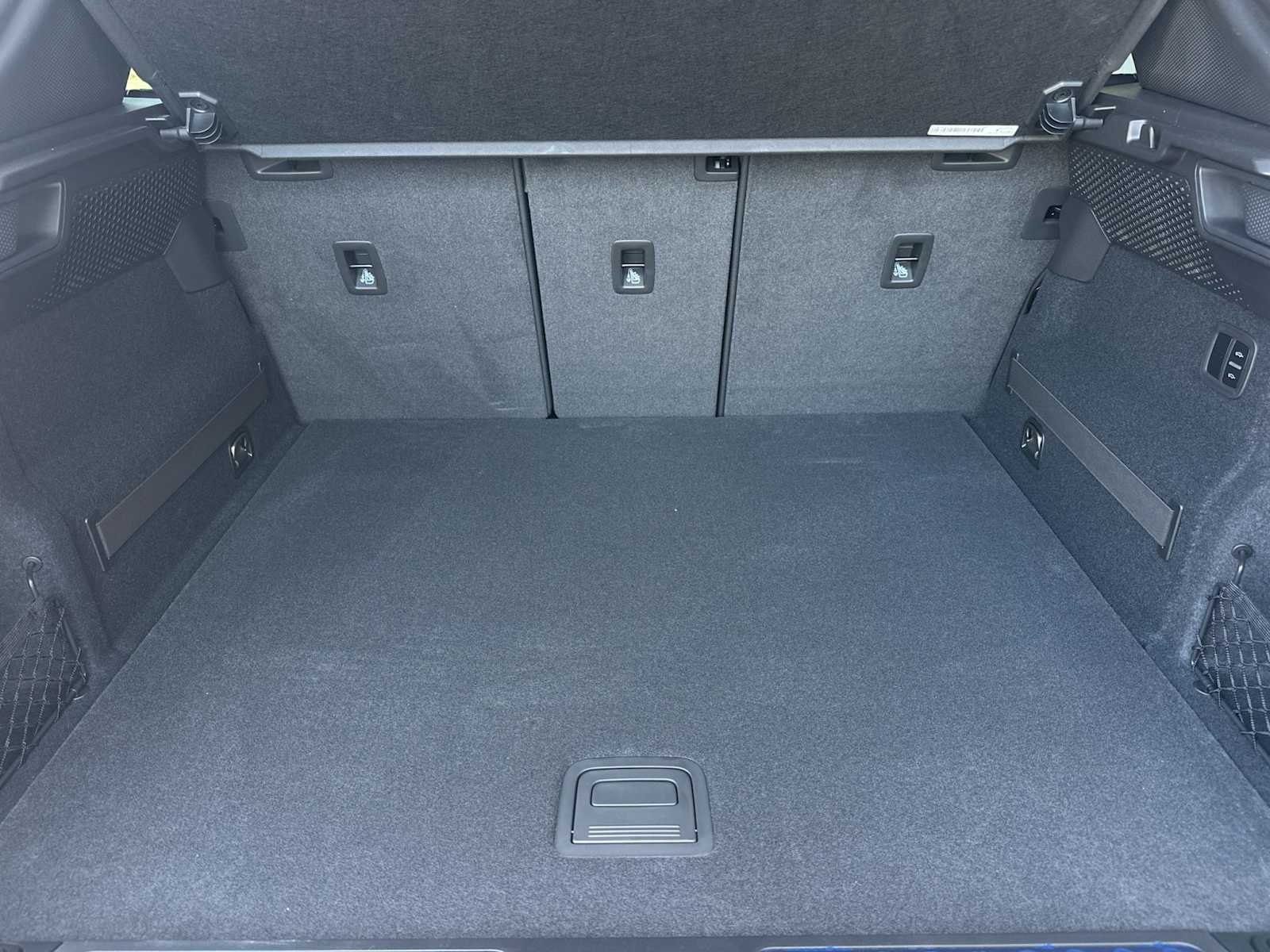 Thumbnail: 2025 Porsche Macan - 16