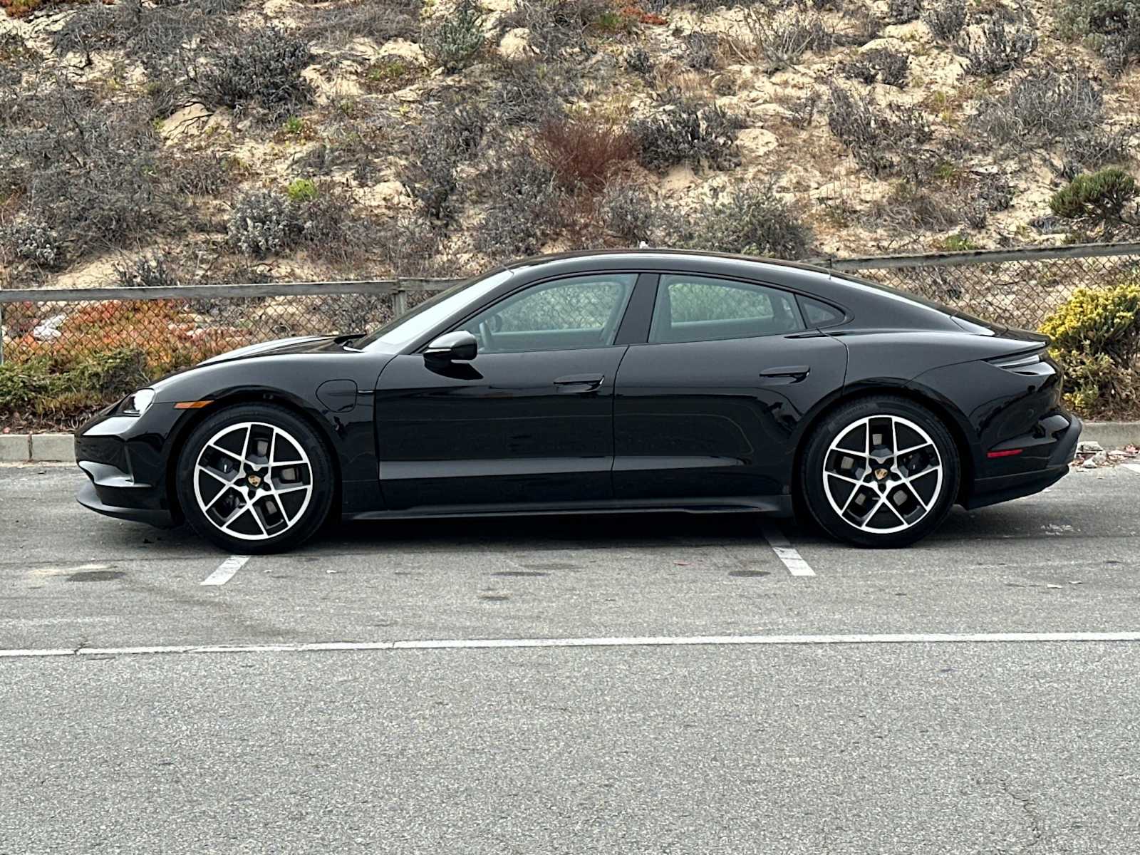 2025 Porsche Taycan photo 2