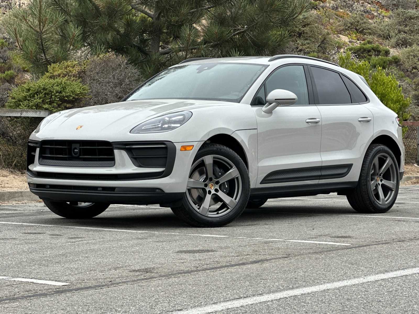 Thumbnail: 2025 Porsche Macan - 1