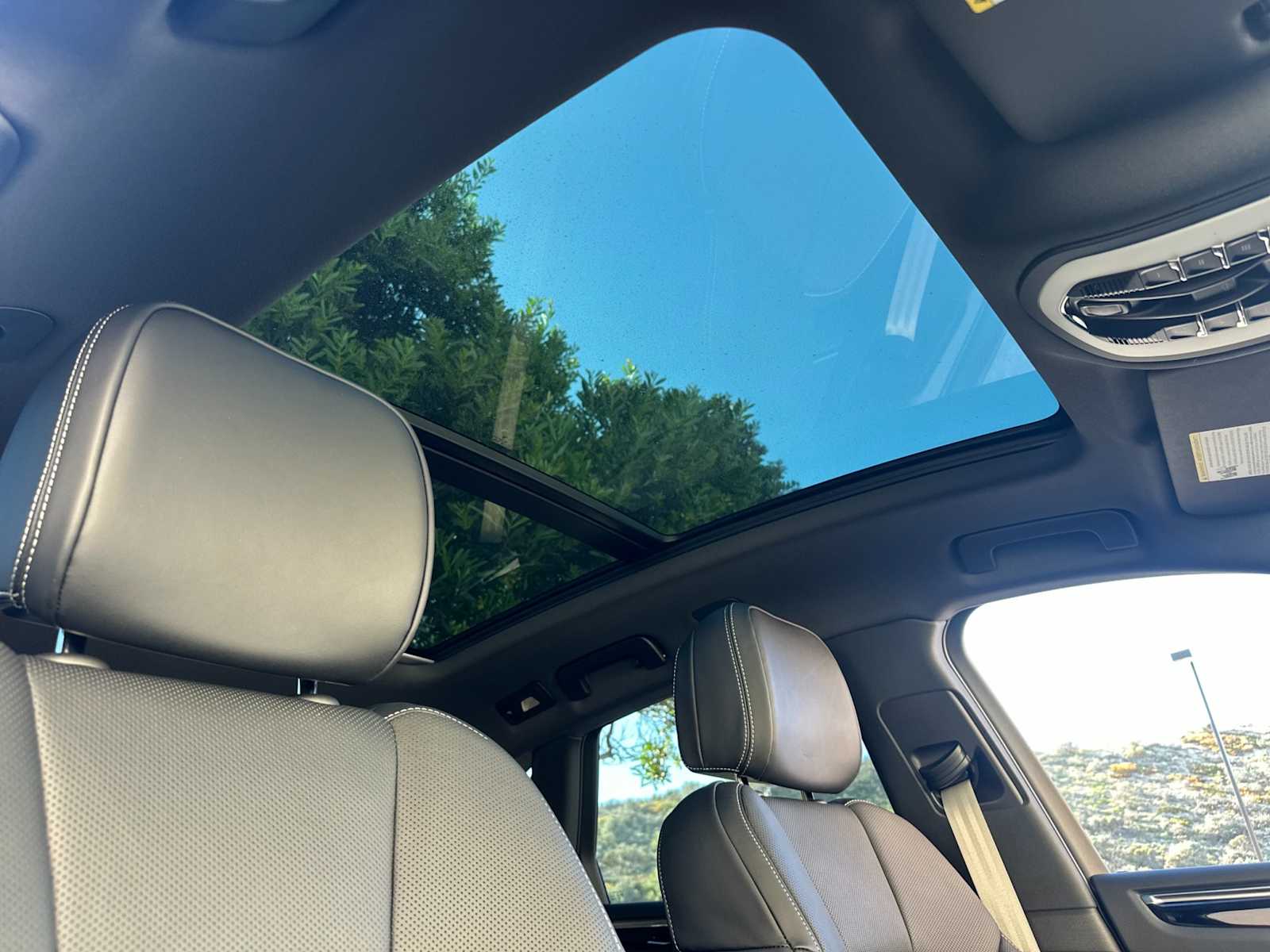 Thumbnail: 2026 Porsche Macan - 18