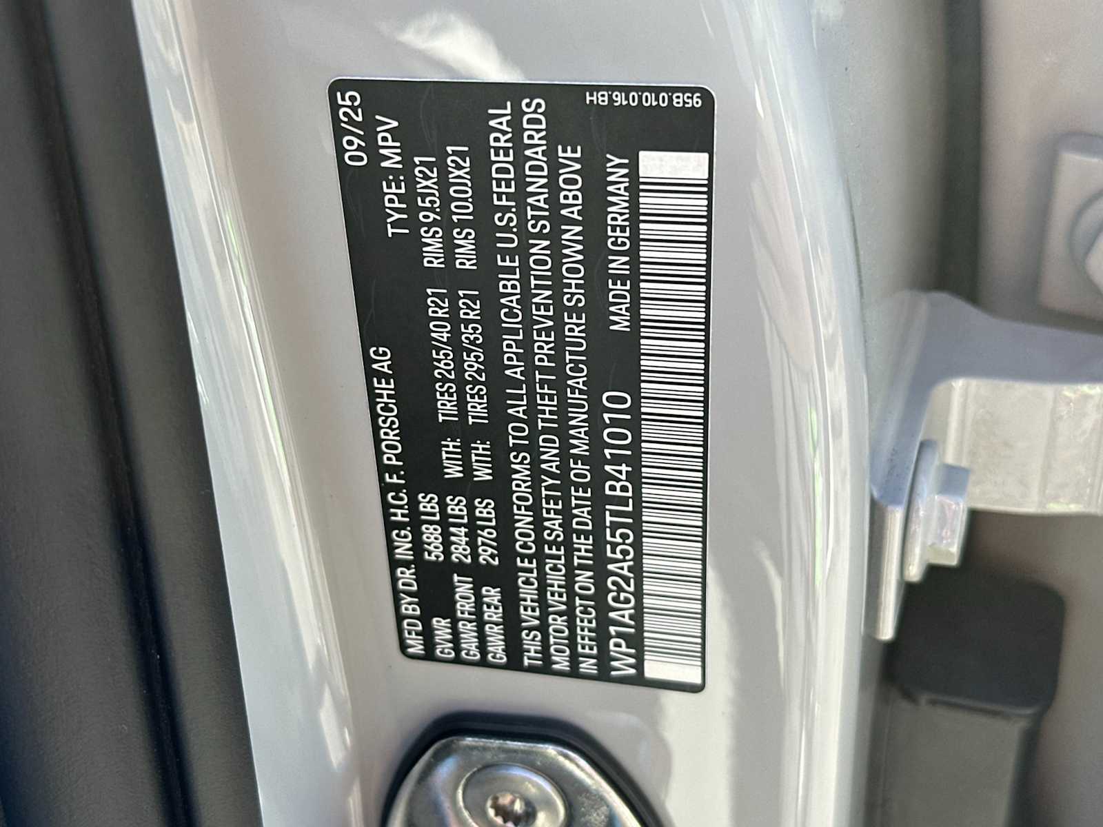 Thumbnail: 2026 Porsche Macan - 30