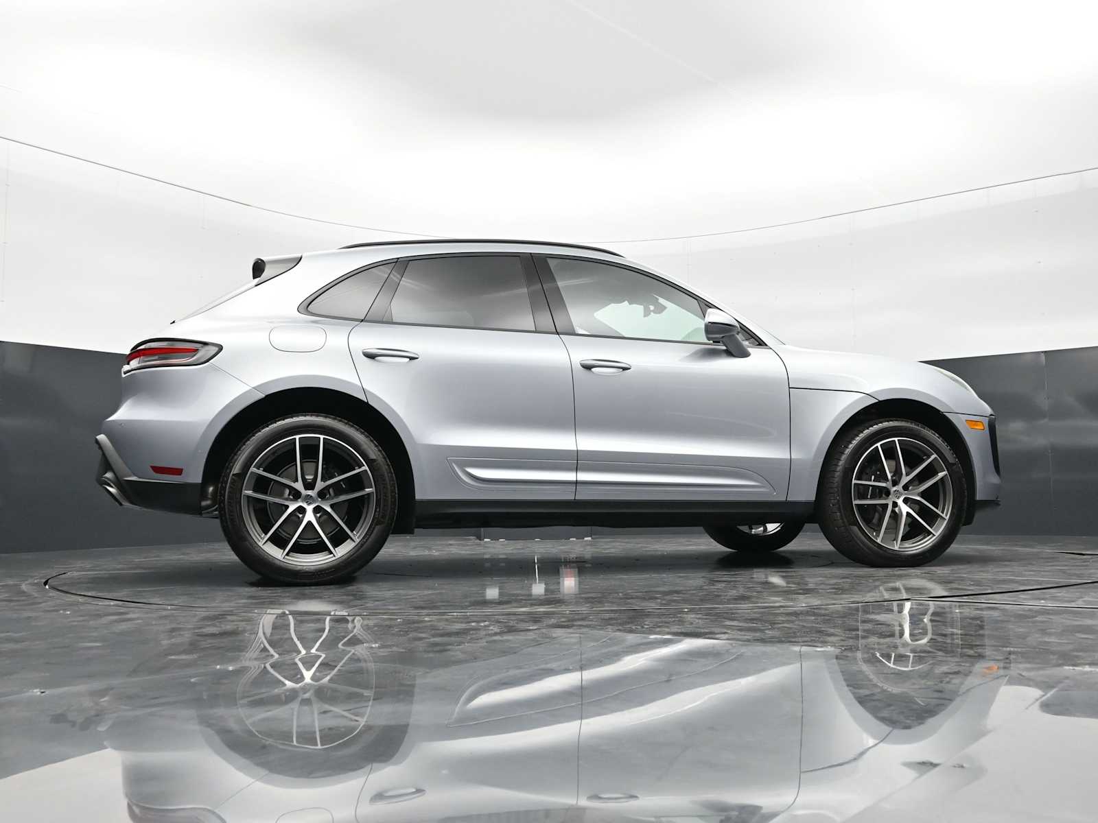 Thumbnail: 2026 Porsche Macan - 48