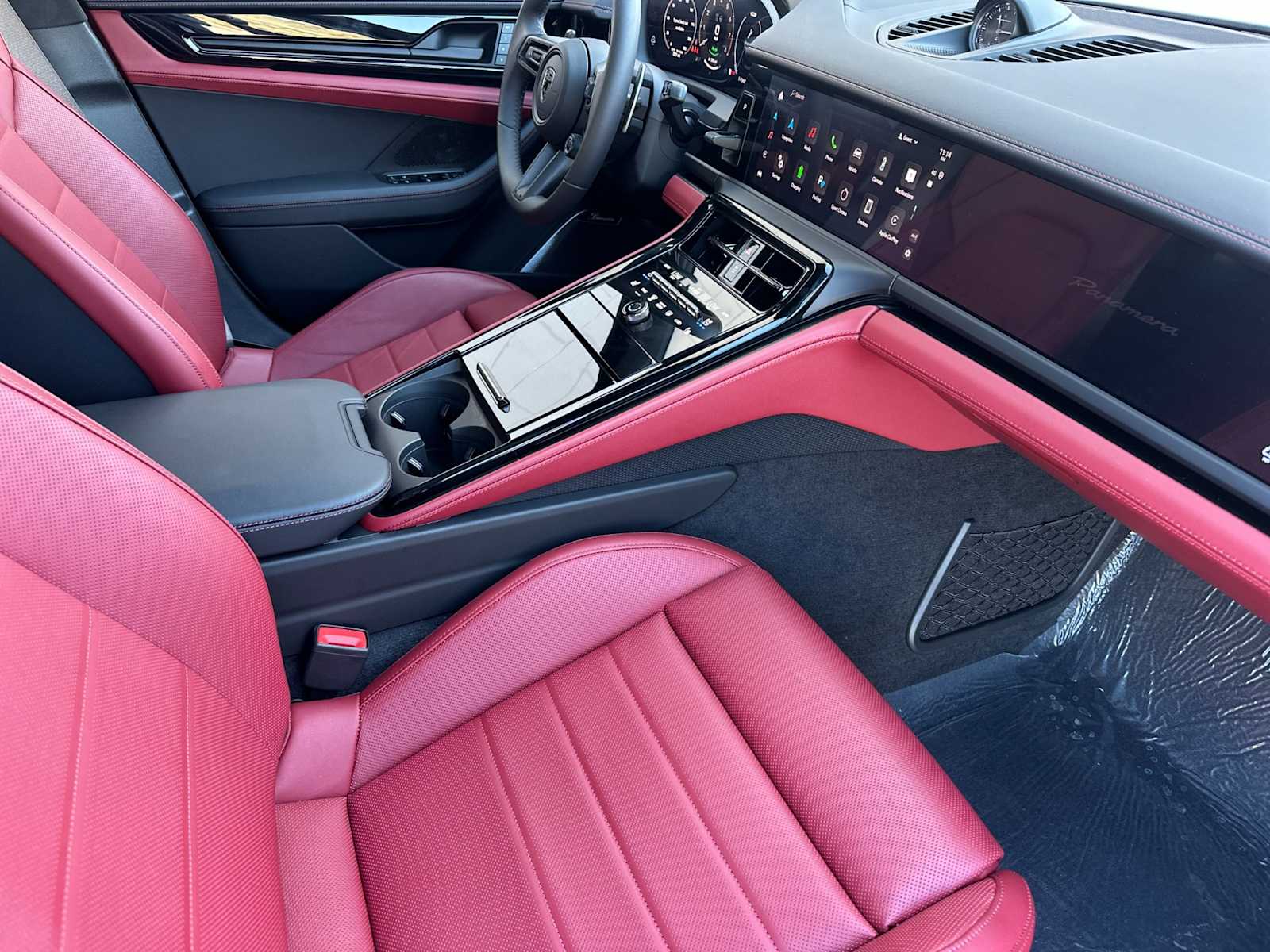 Thumbnail: 2025 Porsche Panamera - 16