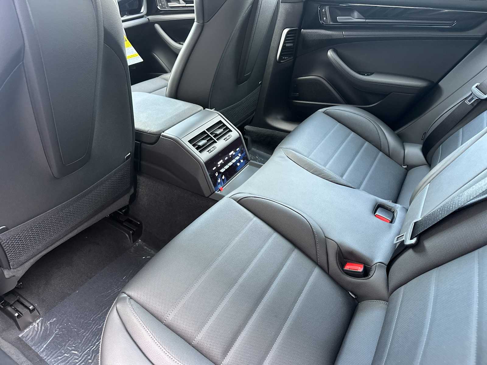 Thumbnail: 2026 Porsche Panamera - 14