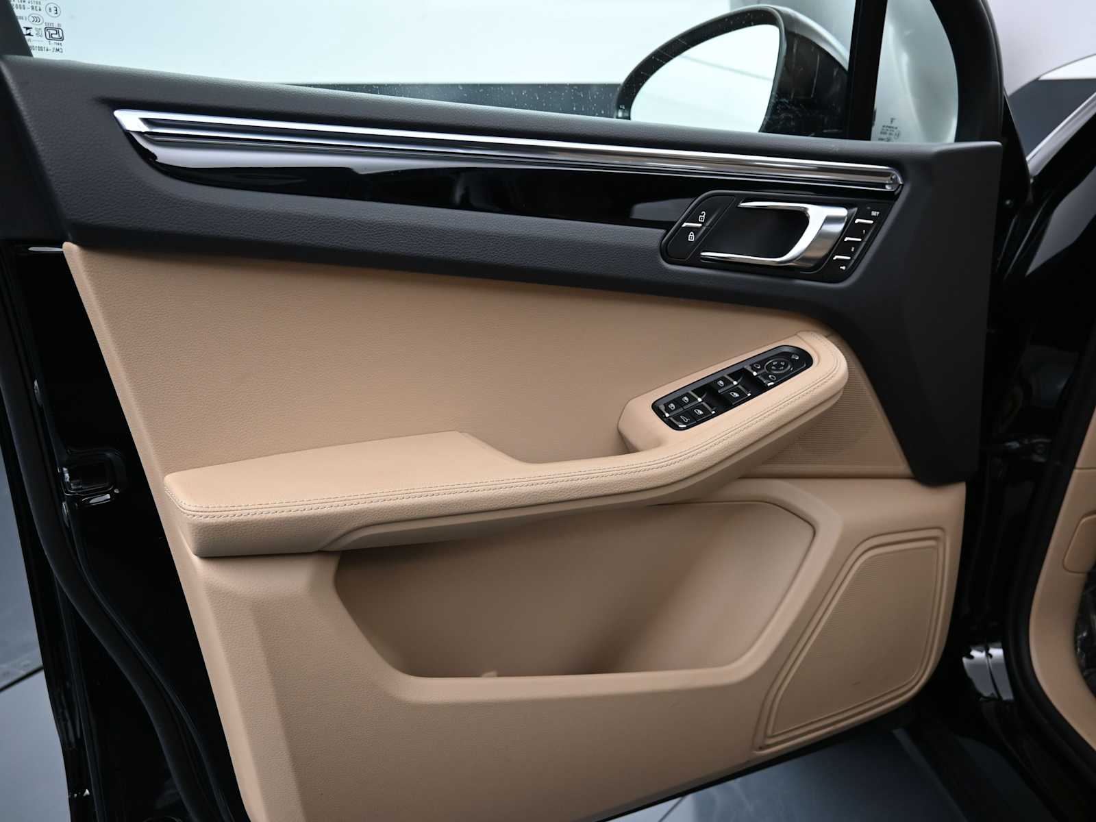 Thumbnail: 2025 Porsche Macan - 15