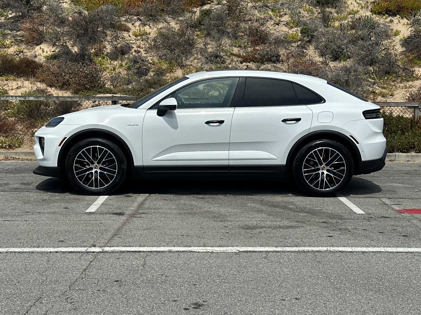 Thumbnail: 2025 Porsche Macan - 2