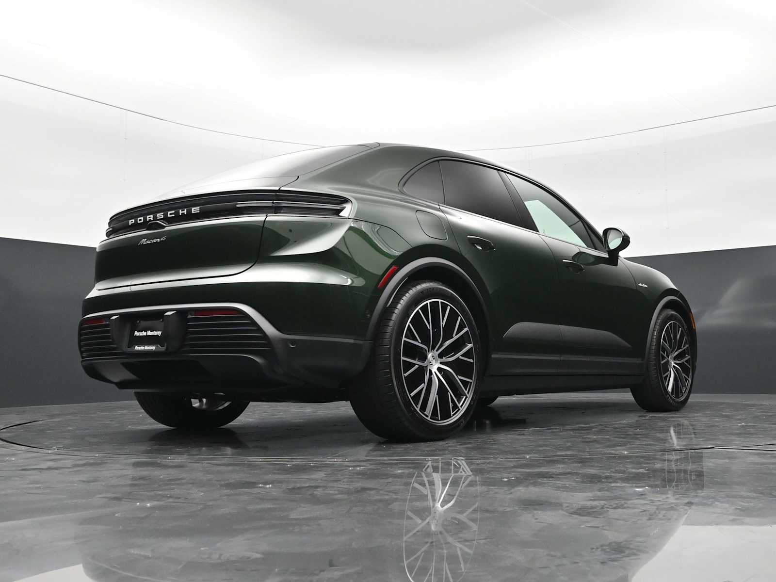 Thumbnail: 2026 Porsche Macan - 41