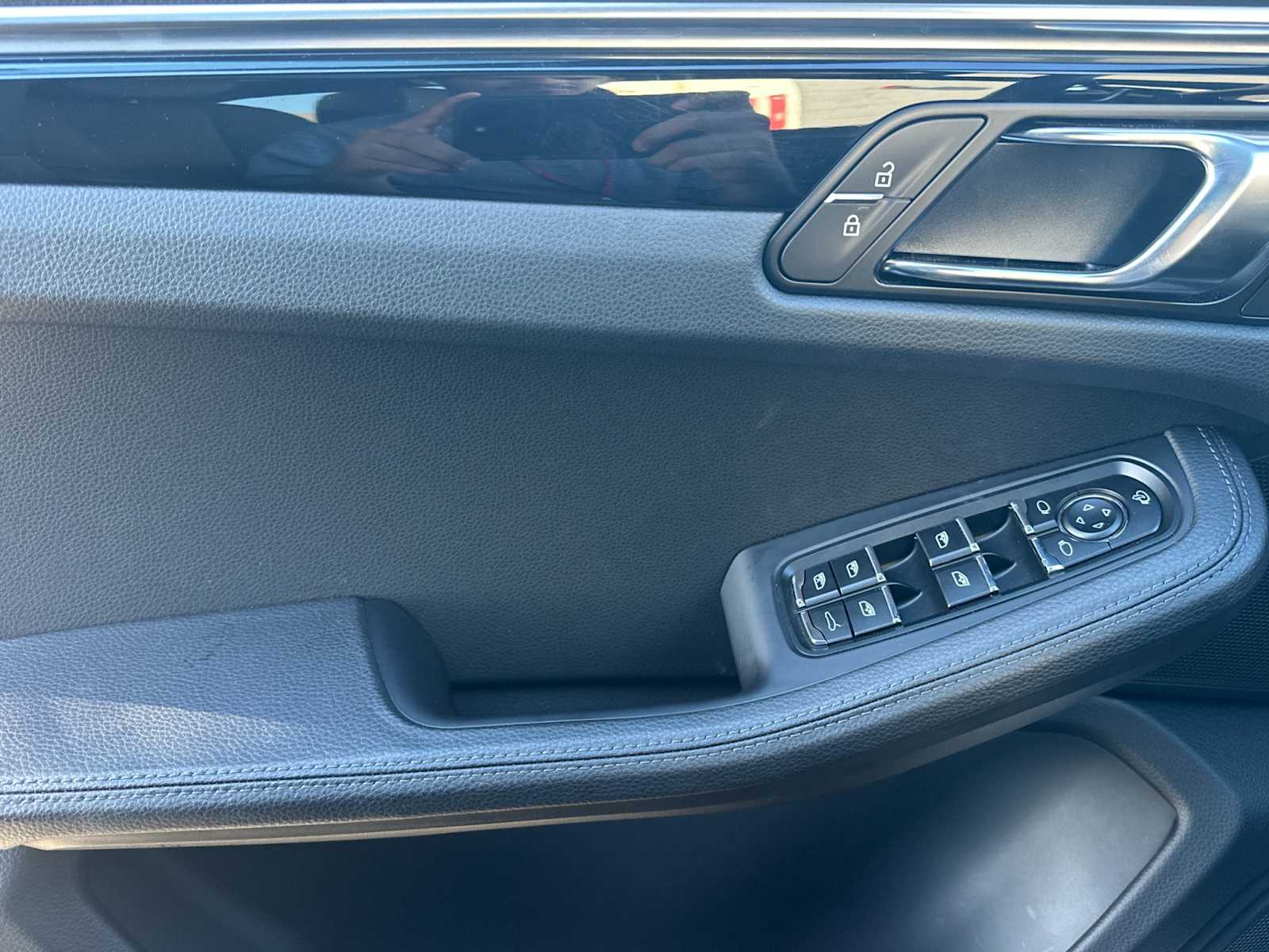 Thumbnail: 2025 Porsche Macan - 12