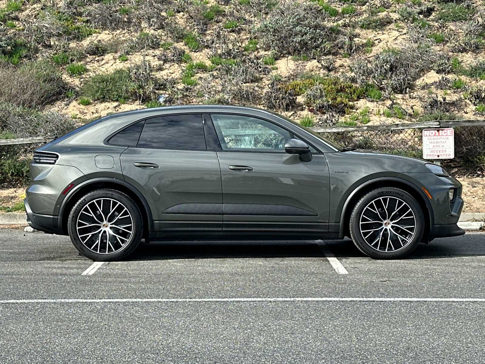 Thumbnail: 2025 Porsche Macan - 9