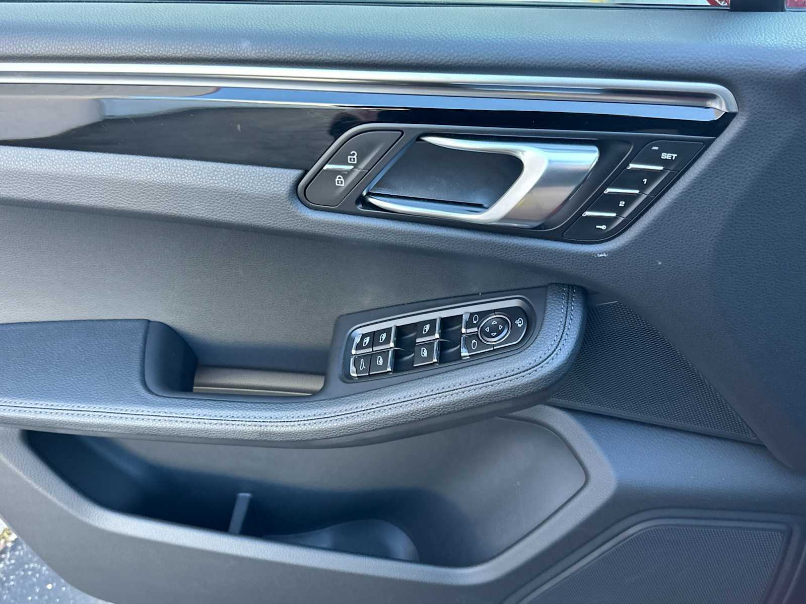 Thumbnail: 2024 Porsche Macan - 12