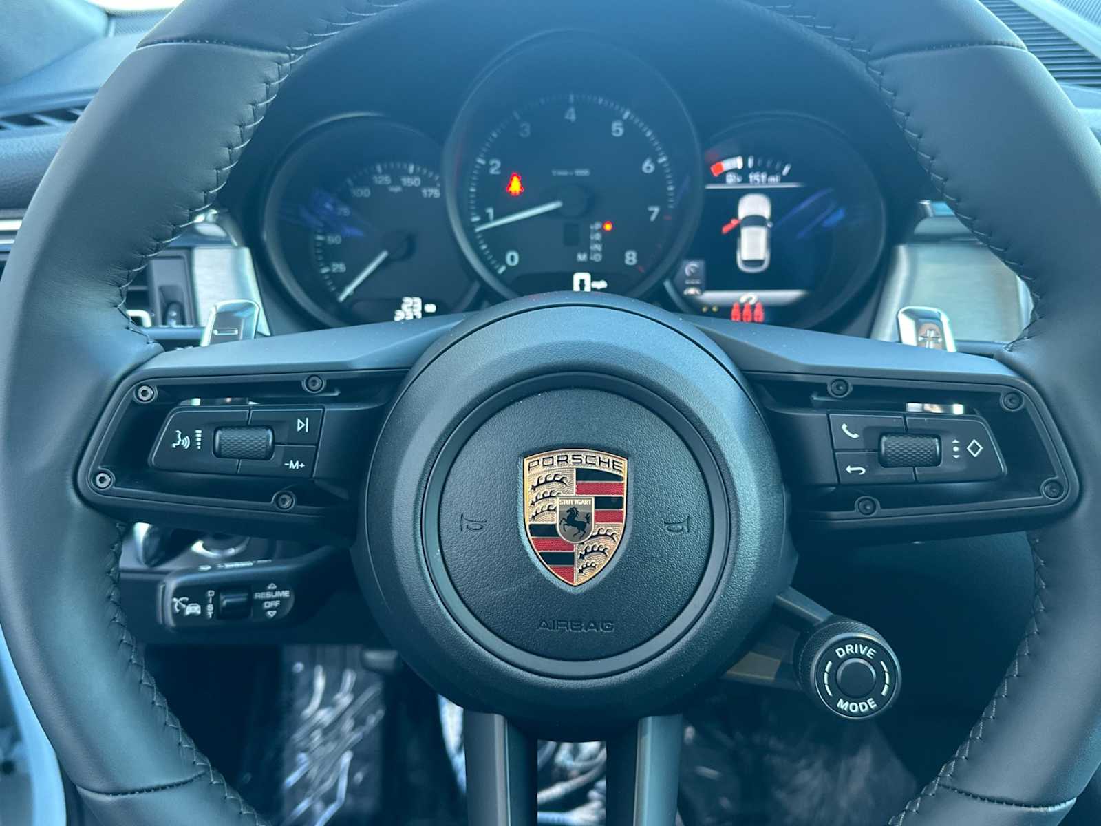 Thumbnail: 2026 Porsche Macan - 25