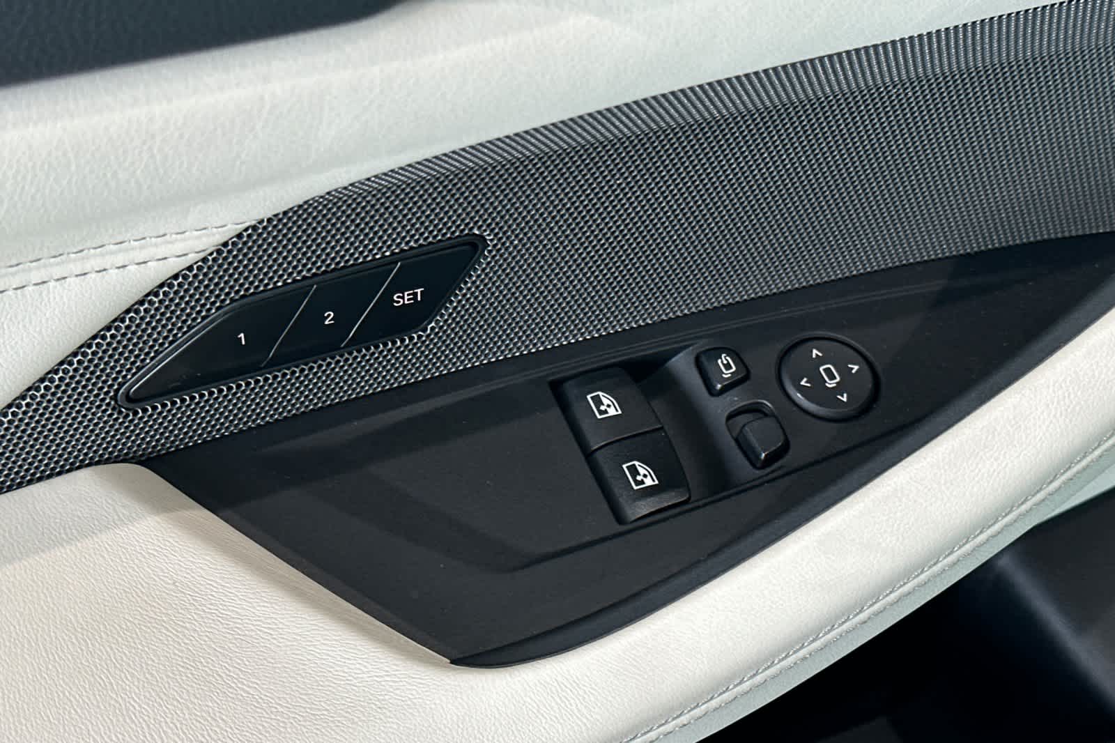 Thumbnail: 2025 BMW M4 - 12