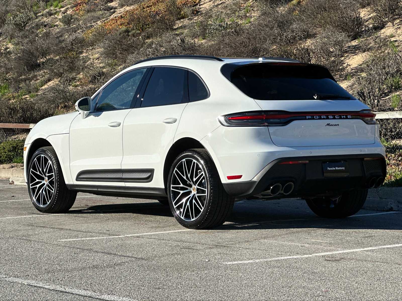 Thumbnail: 2026 Porsche Macan - 3