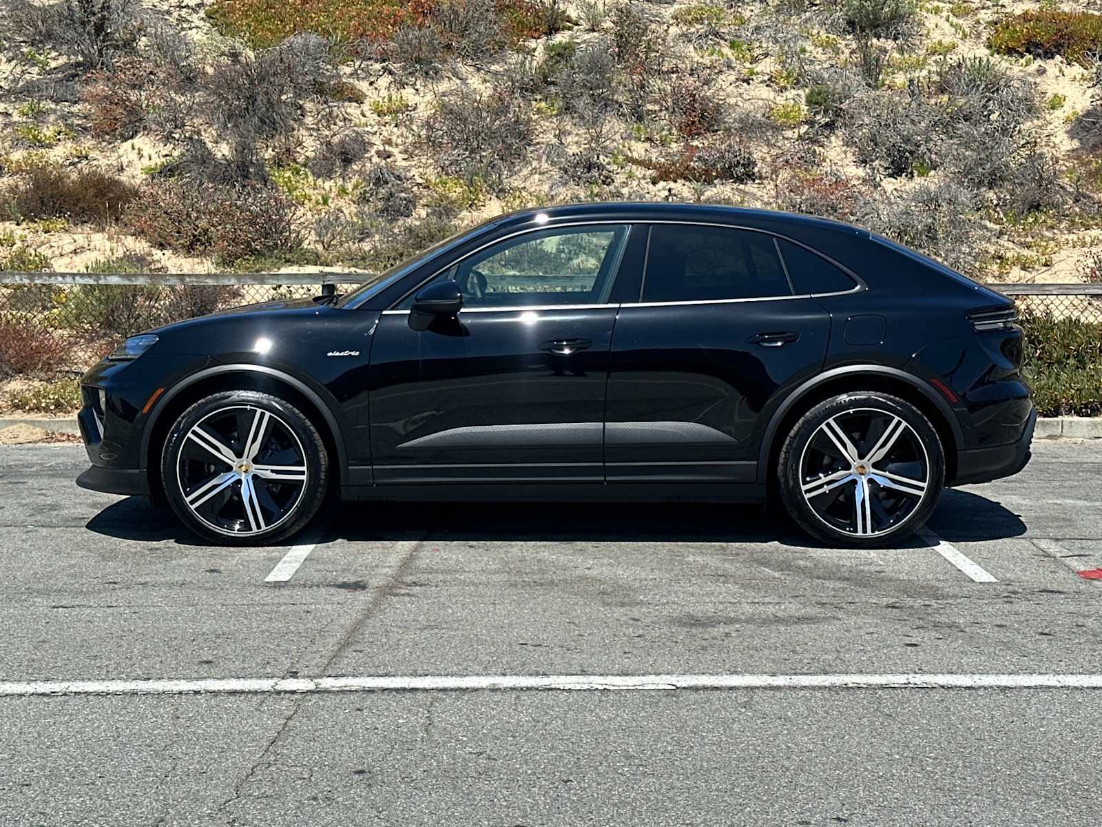 Thumbnail: 2025 Porsche Macan - 2