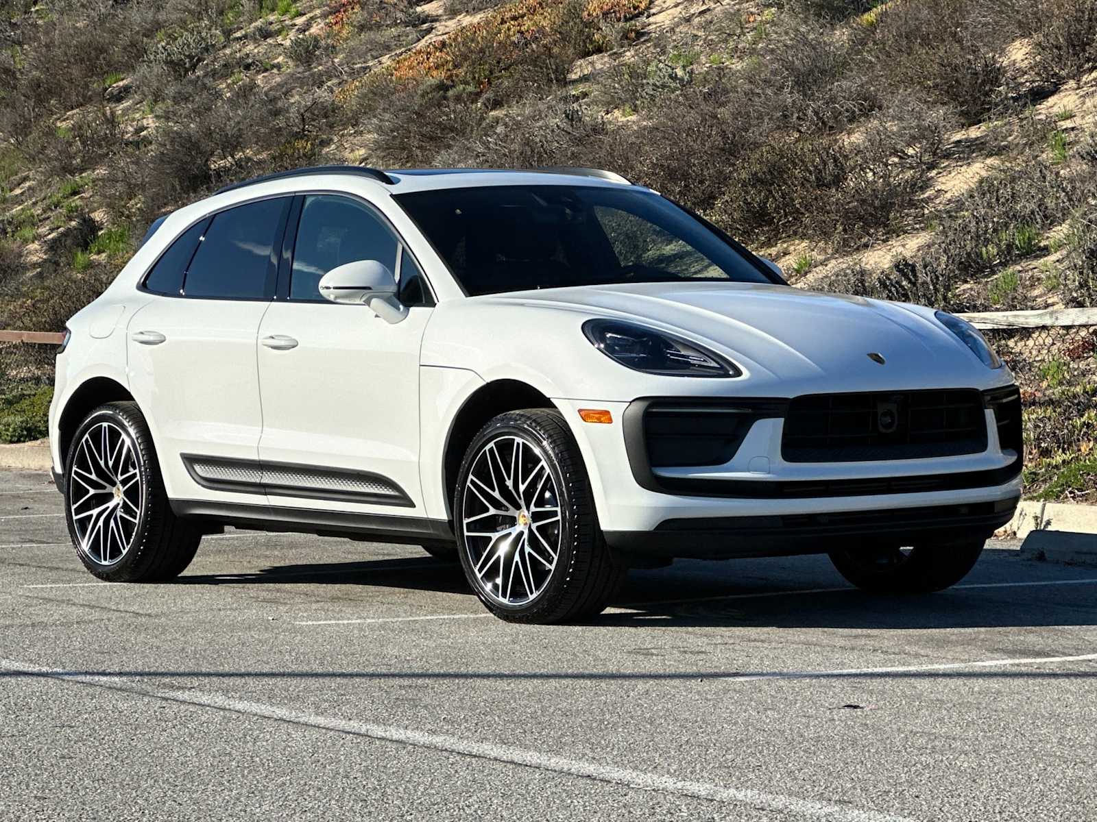 Thumbnail: 2026 Porsche Macan - 10