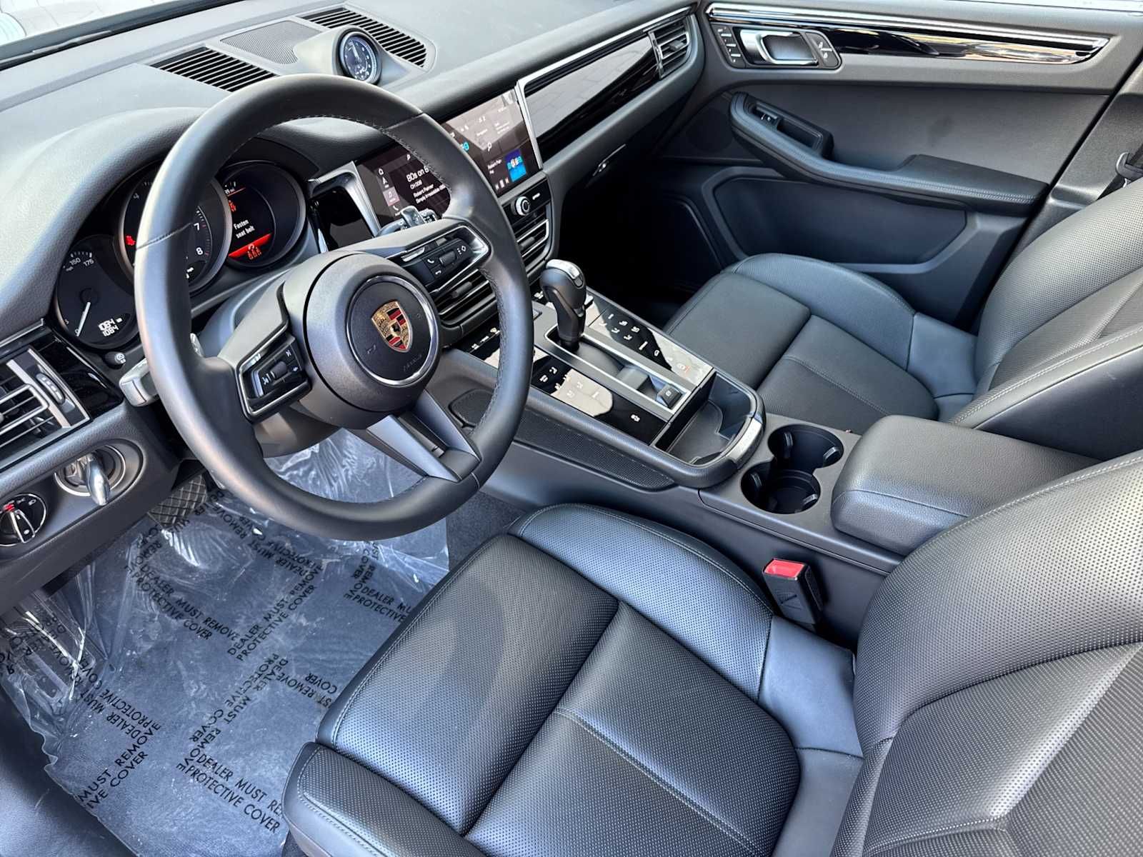 2025 Porsche Macan T photo 4