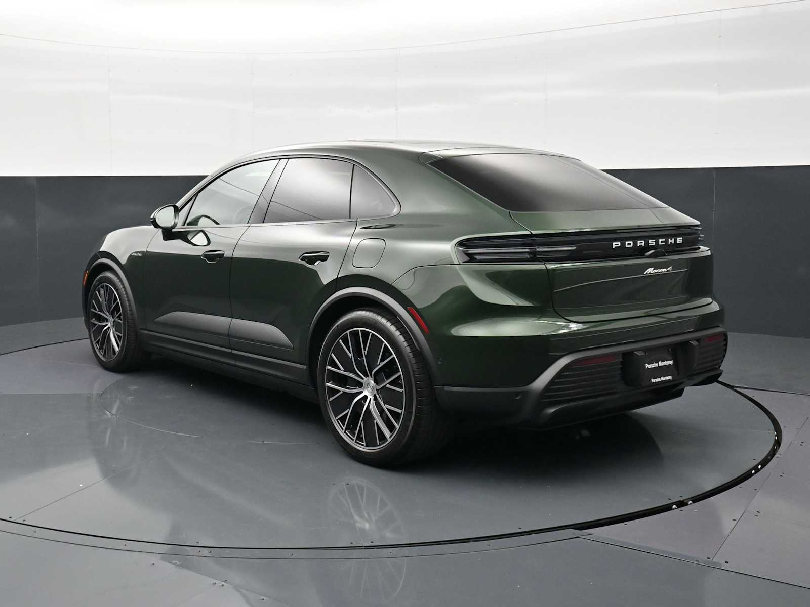 Thumbnail: 2026 Porsche Macan - 3