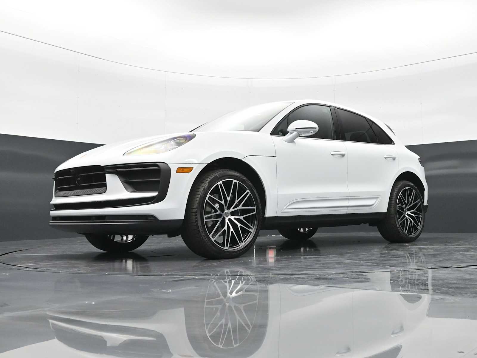 Thumbnail: 2026 Porsche Macan - 38