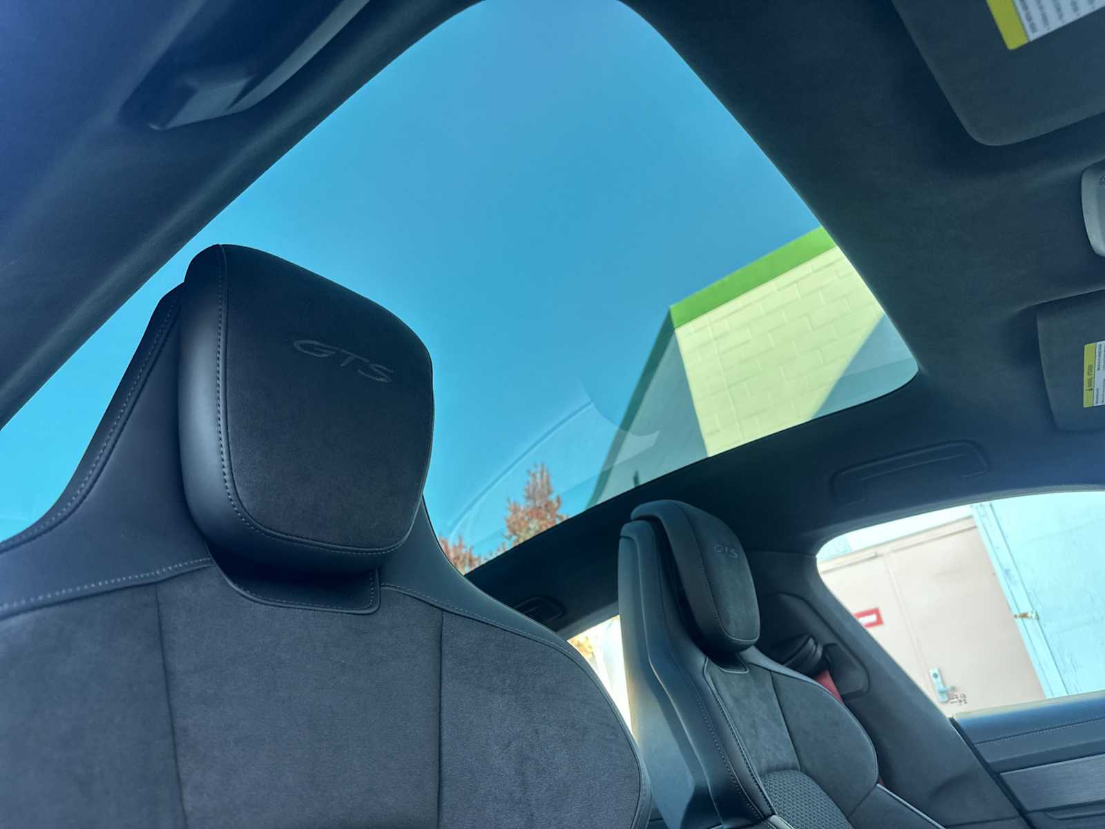 Thumbnail: 2025 Porsche Taycan - 17