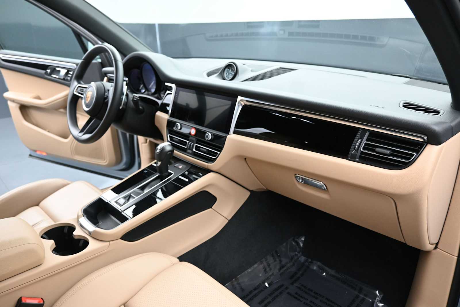 2025 Porsche Macan Base - Photo 20