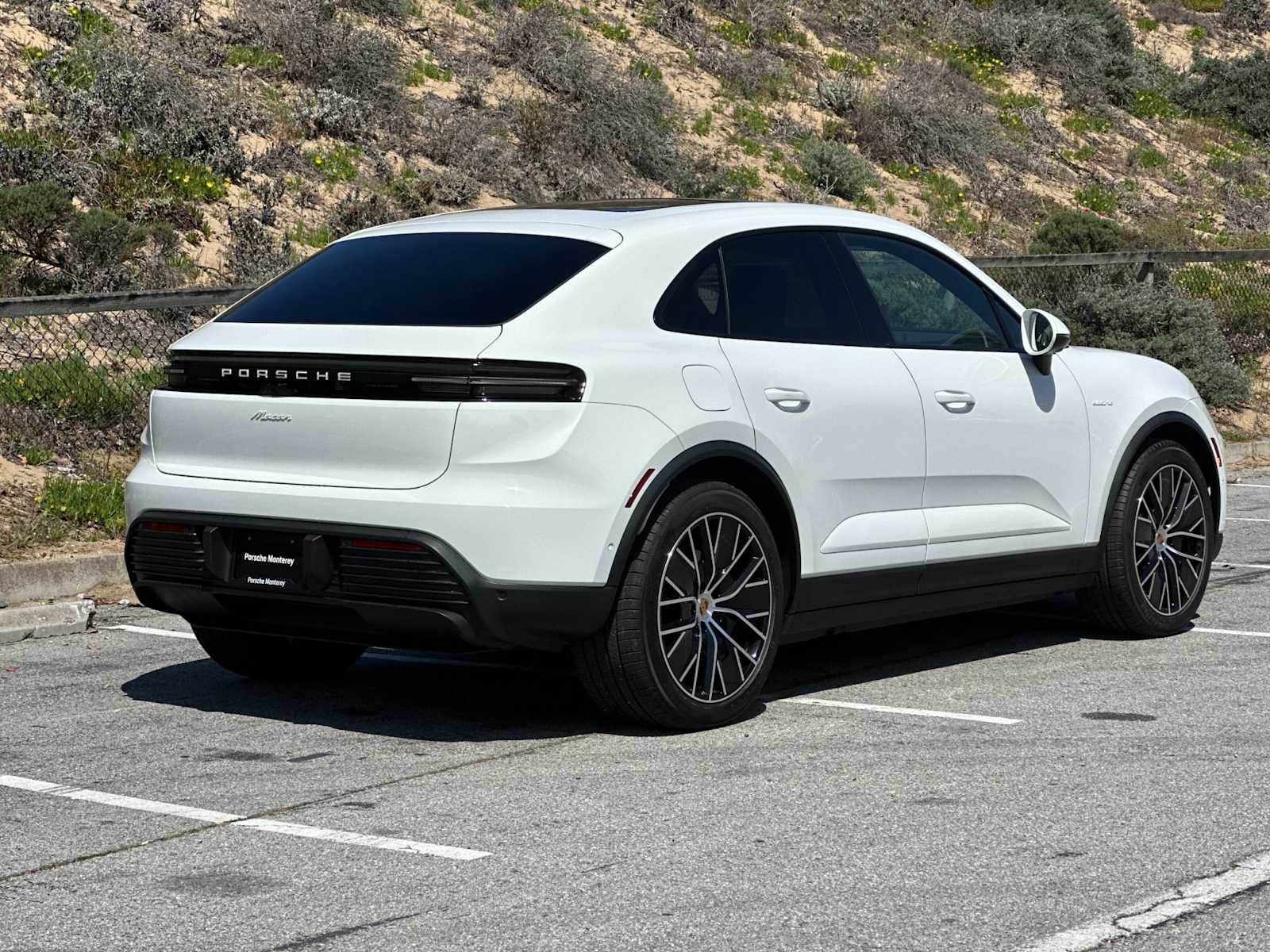 Thumbnail: 2025 Porsche Macan - 7