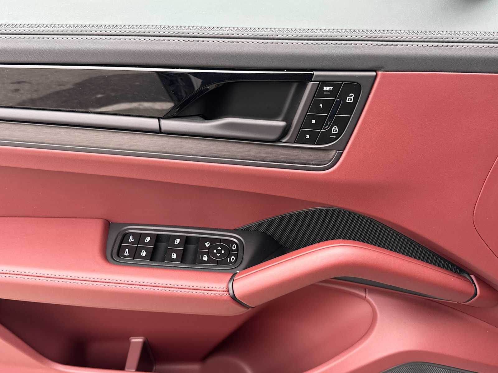 Thumbnail: 2025 Porsche Cayenne - 12