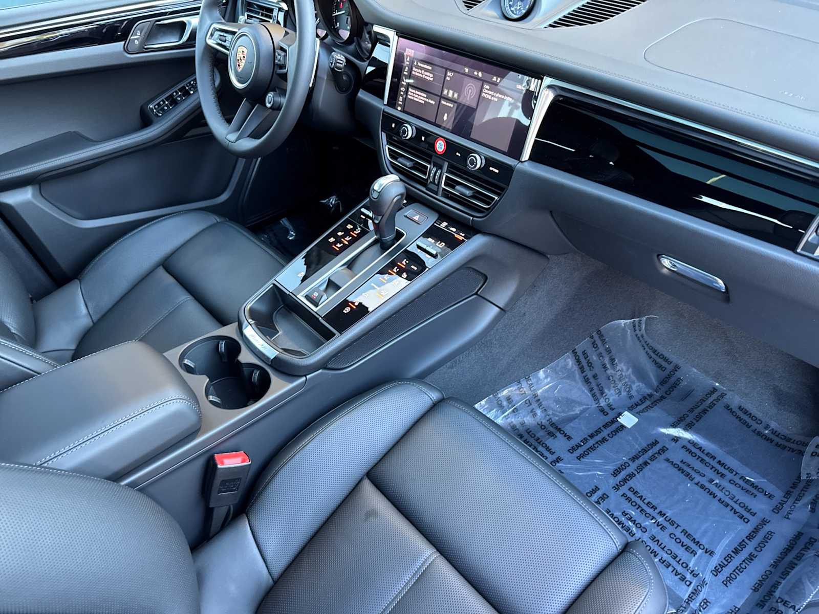 Thumbnail: 2026 Porsche Macan - 17