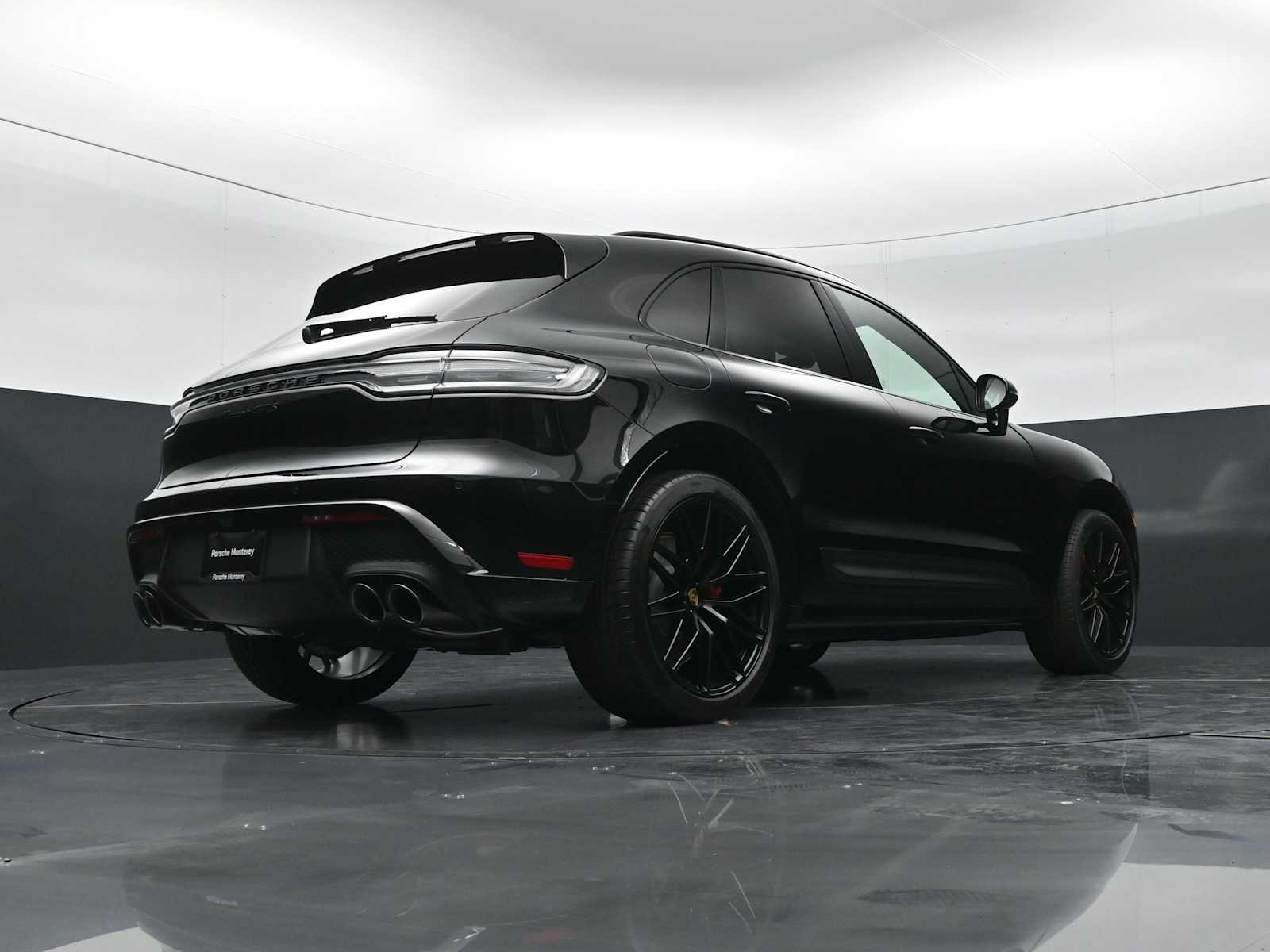Thumbnail: 2026 Porsche Macan - 41