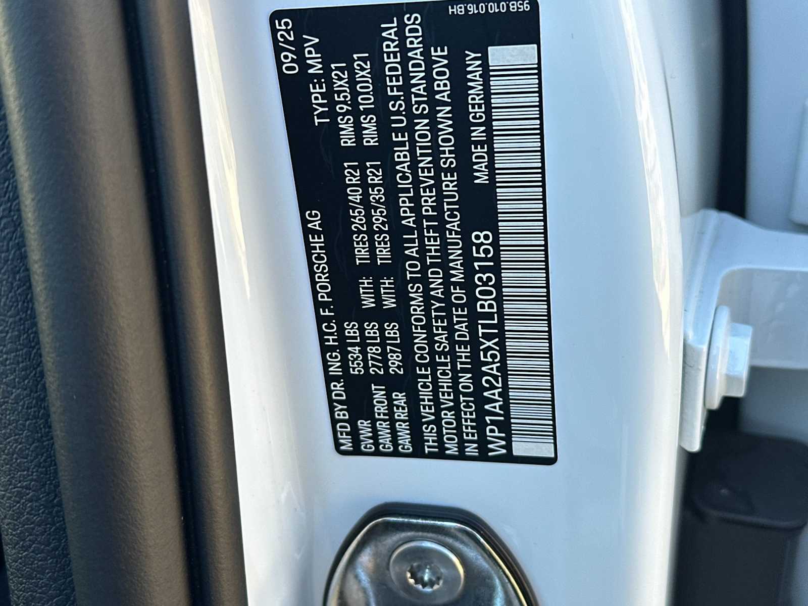 Thumbnail: 2026 Porsche Macan - 30