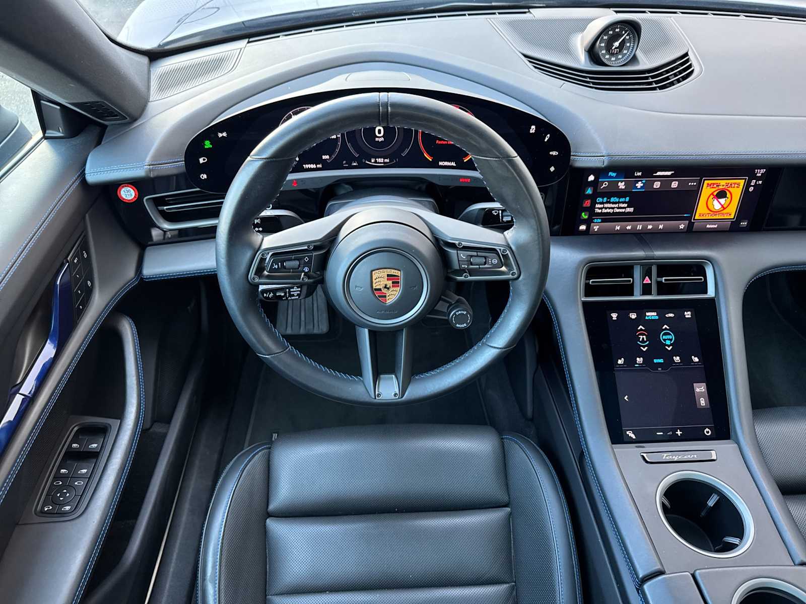 Thumbnail: 2022 Porsche Taycan - 15