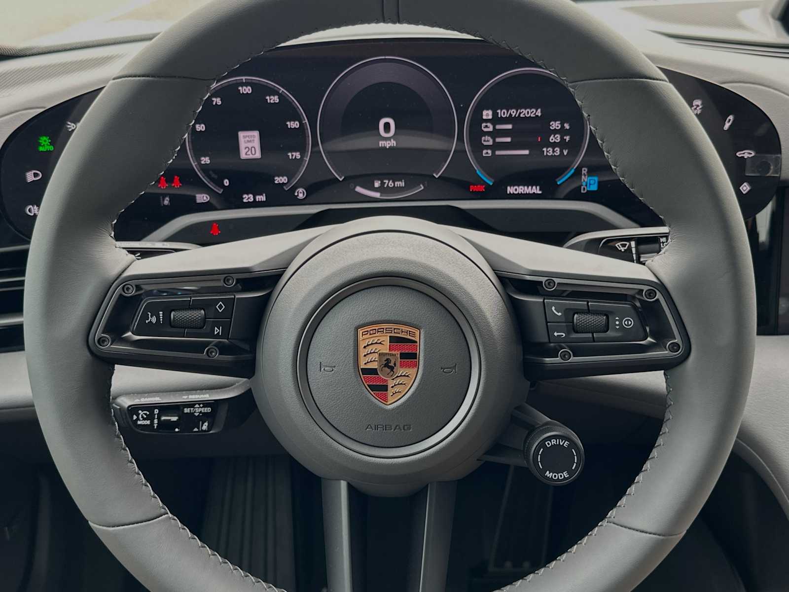 Thumbnail: 2025 Porsche Taycan - 23