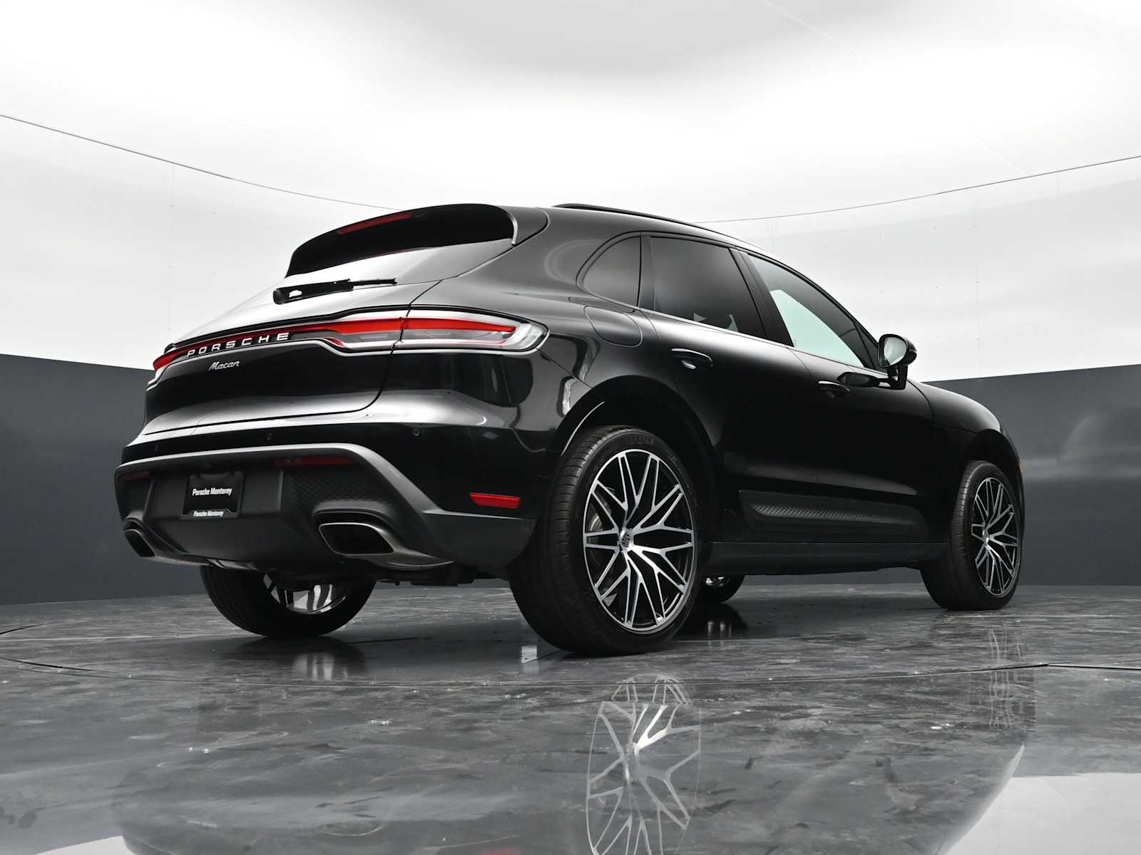 Thumbnail: 2025 Porsche Macan - 43