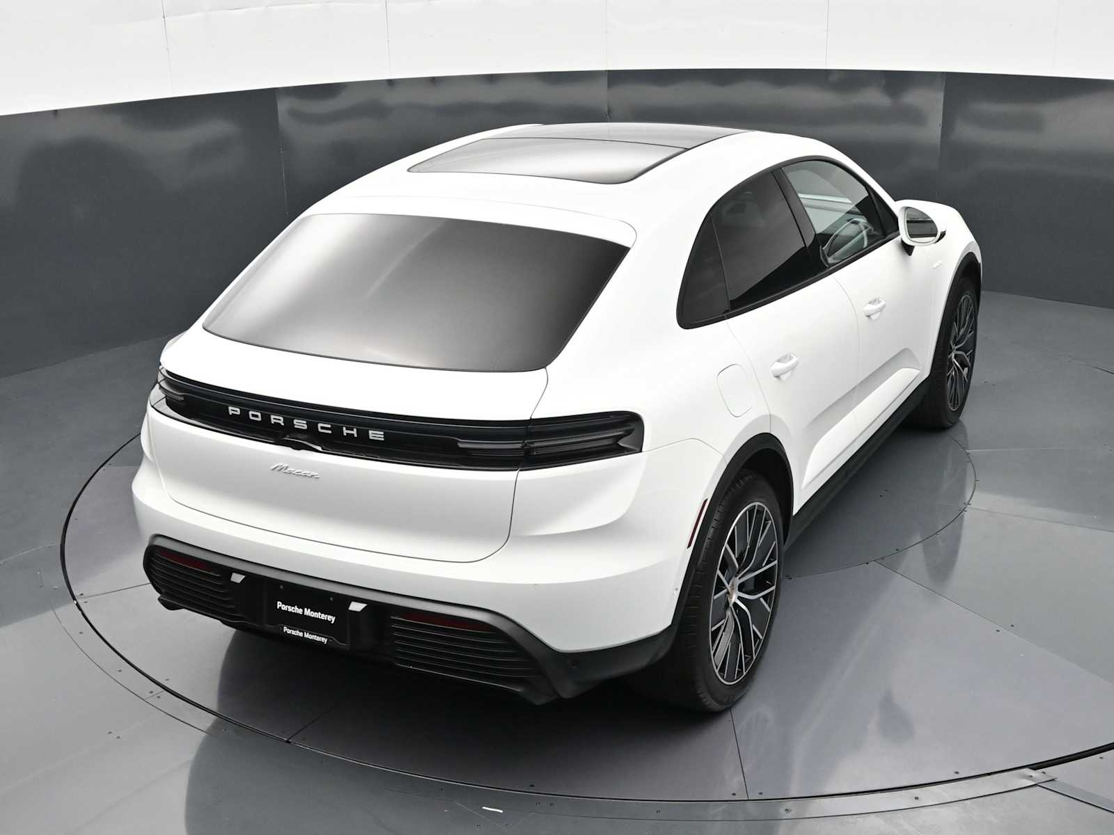 Thumbnail: 2025 Porsche Macan - 32