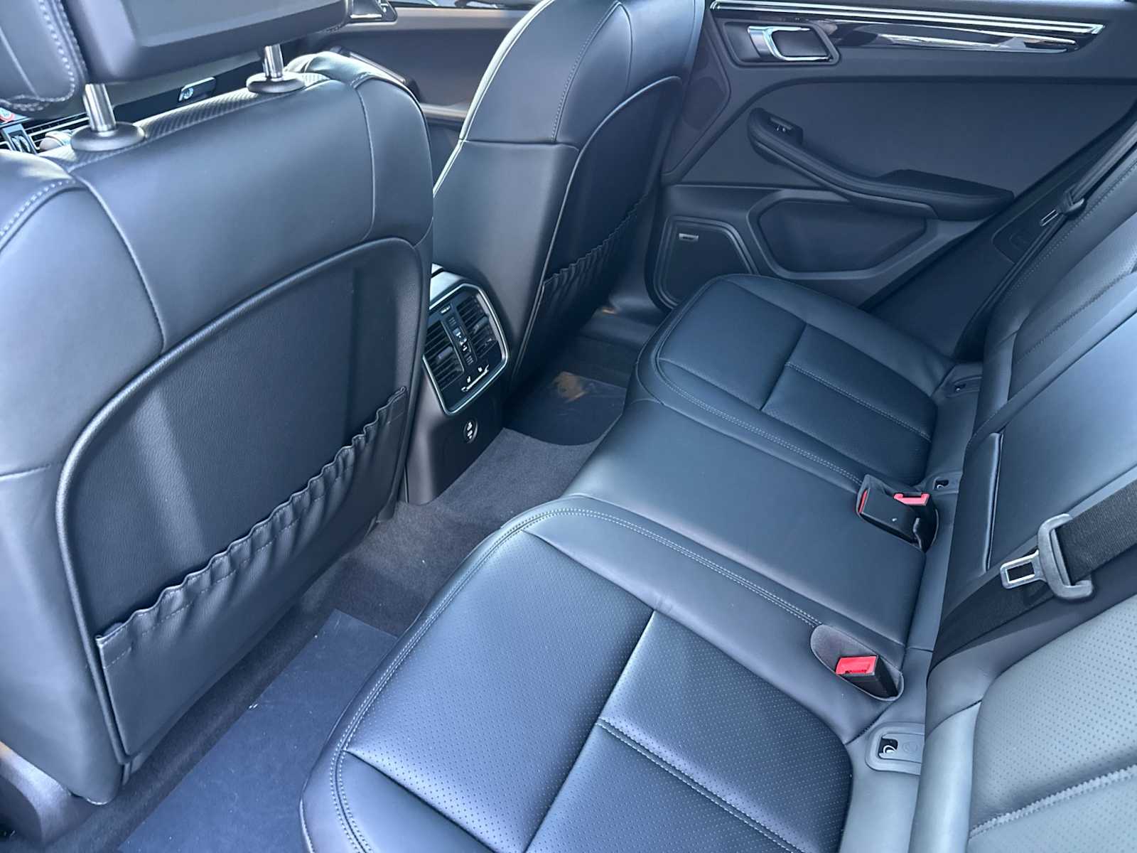 Thumbnail: 2026 Porsche Macan - 14