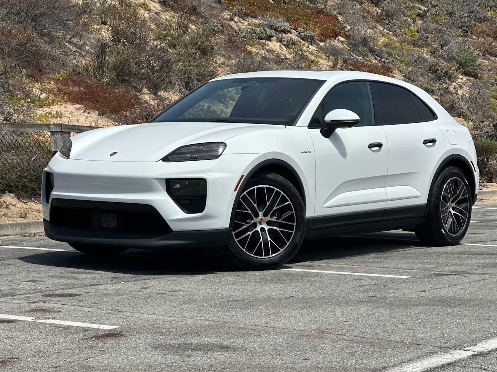 Thumbnail: 2025 Porsche Macan - 1