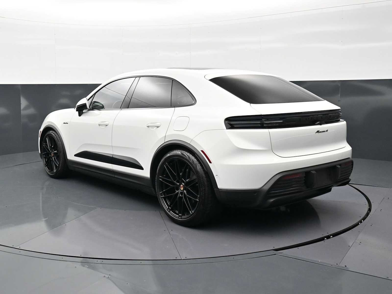 Thumbnail: 2025 Porsche Macan - 3