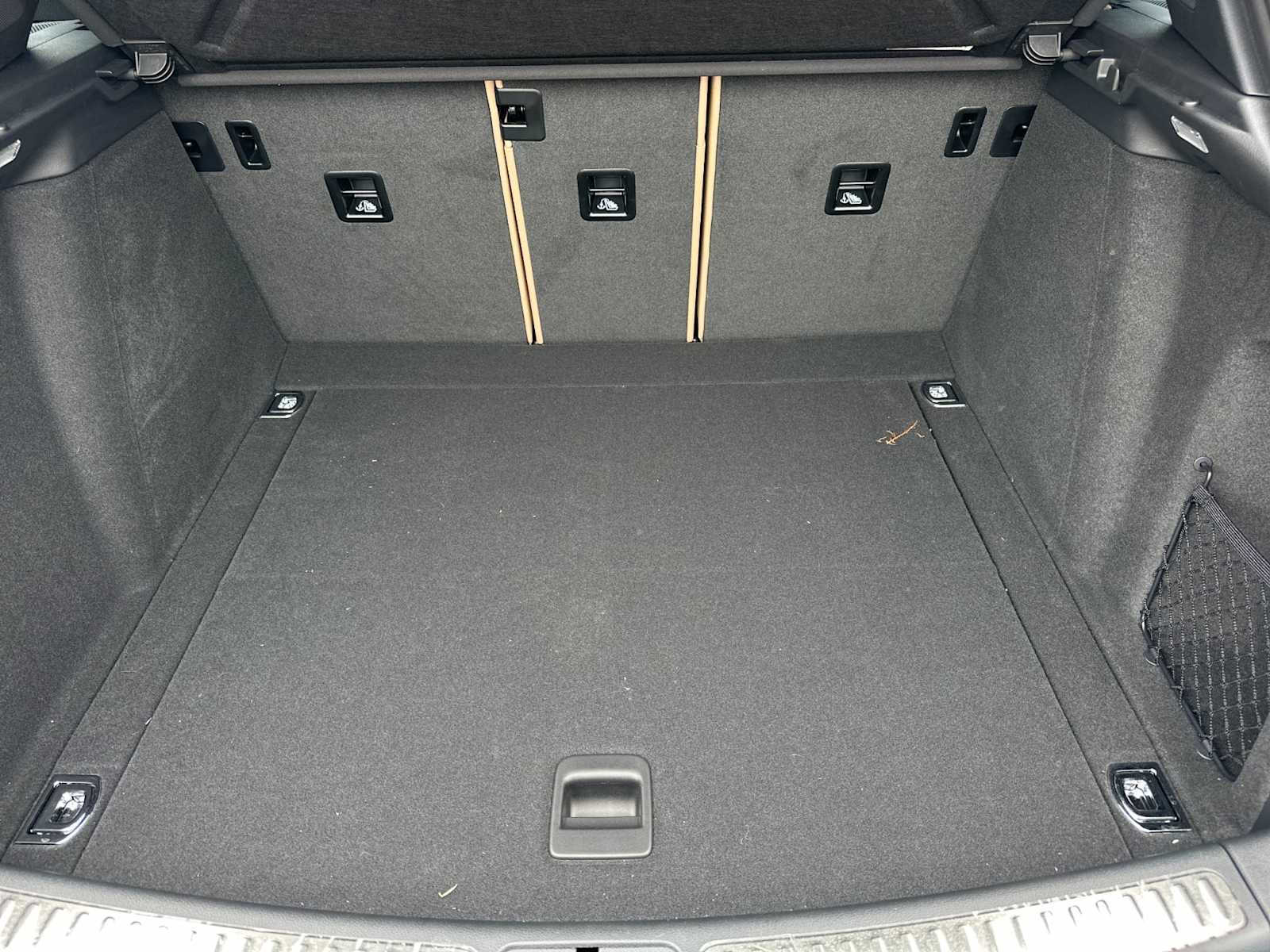 Thumbnail: 2025 Porsche Macan - 16