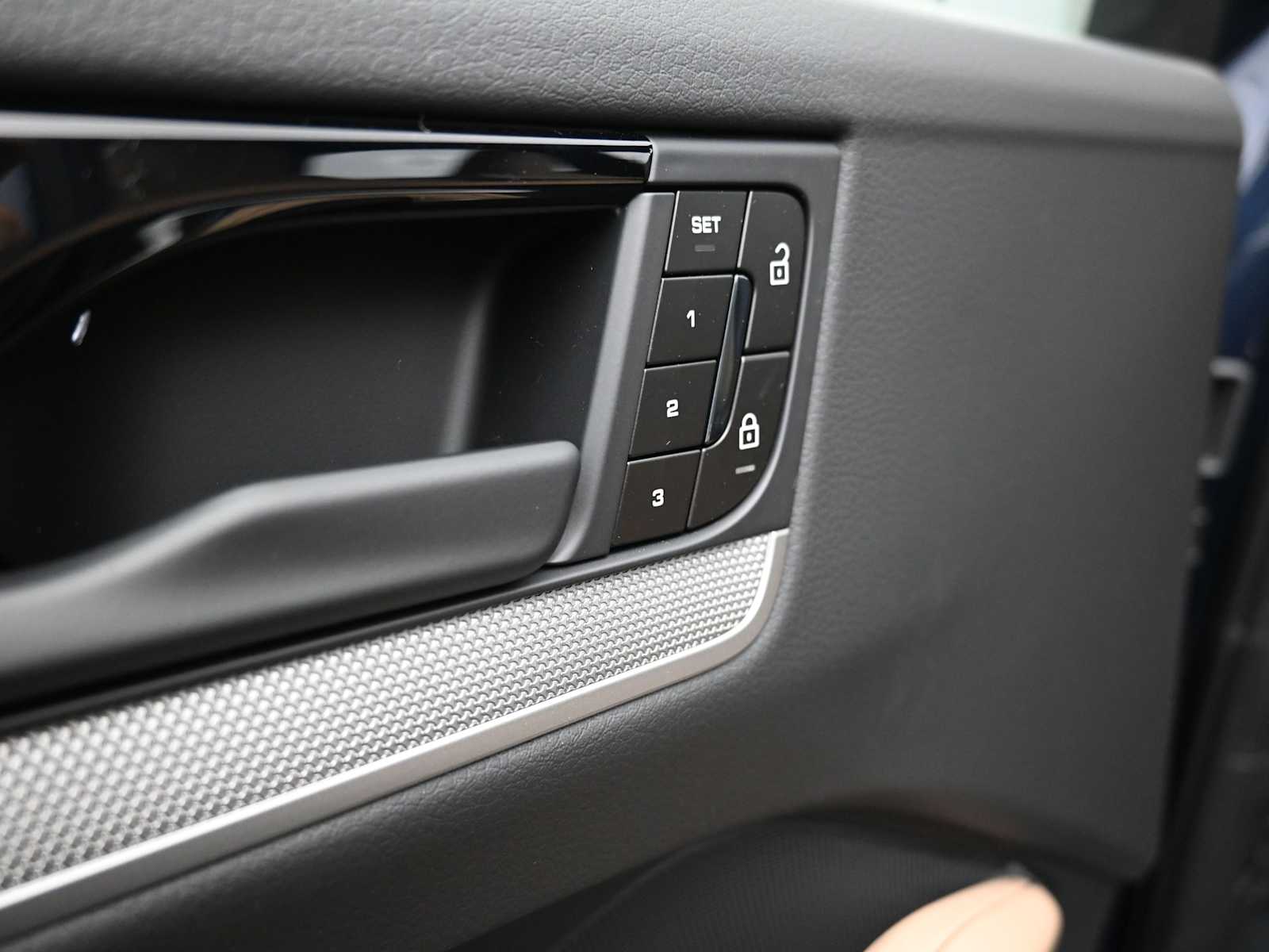 Thumbnail: 2026 Porsche Cayenne - 18